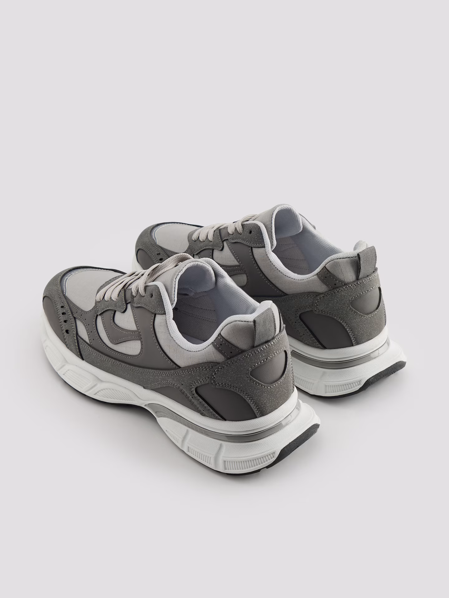 Buty Sneakersy z detalami z imitacji zamszu [różne rozmiary]
