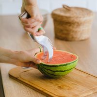 Utensylium kuchenne angurio - przyrząd do krojenia arbuza