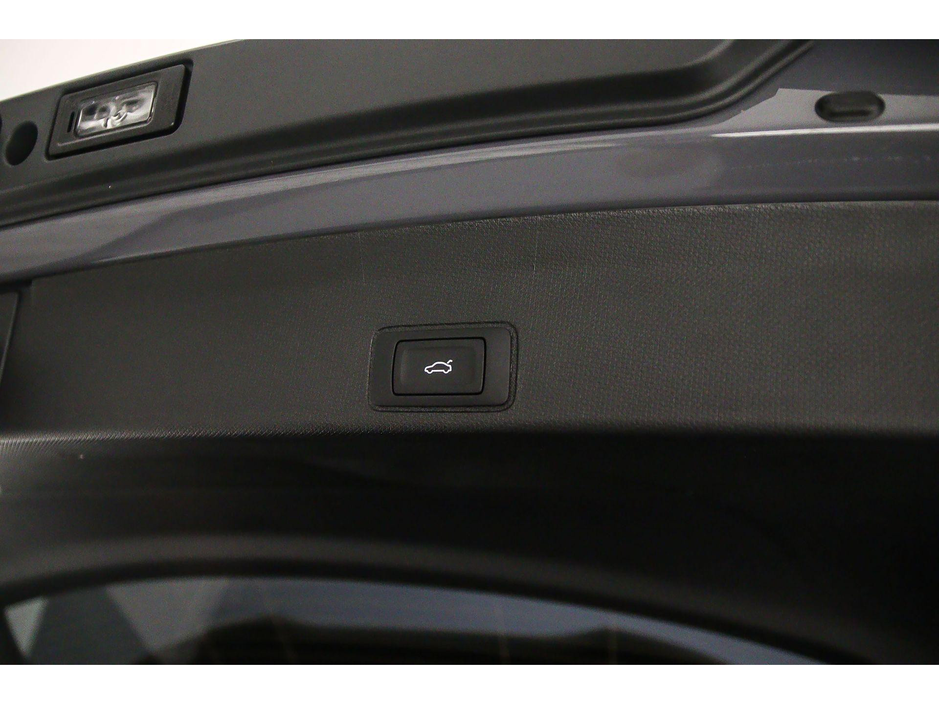 elektrisch bedienbare achterklep met sensorsturing