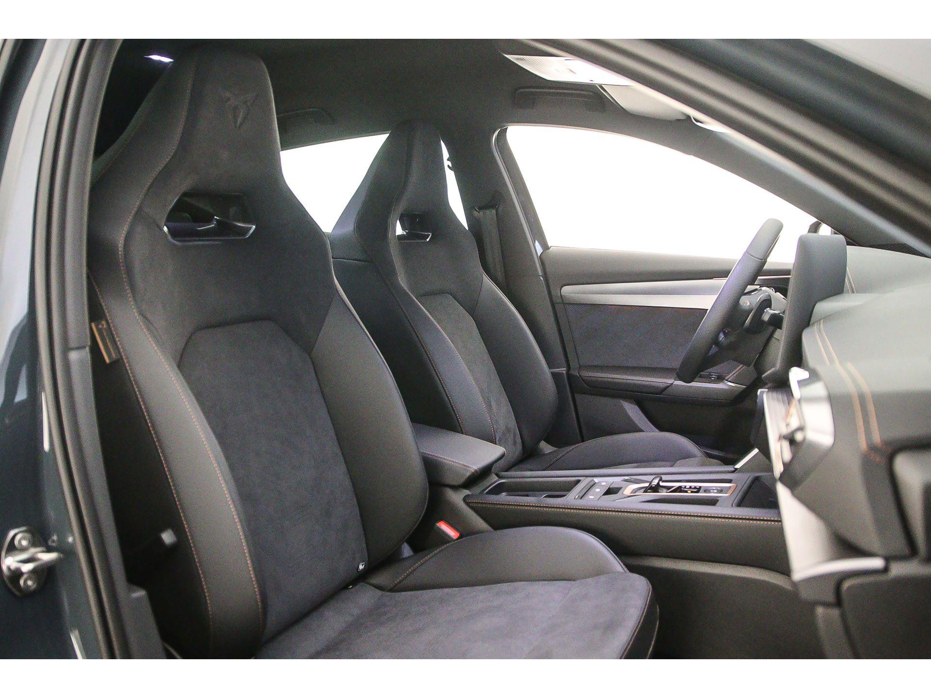 Stoelbekleding Dinamica Black soul, koperen stiksels