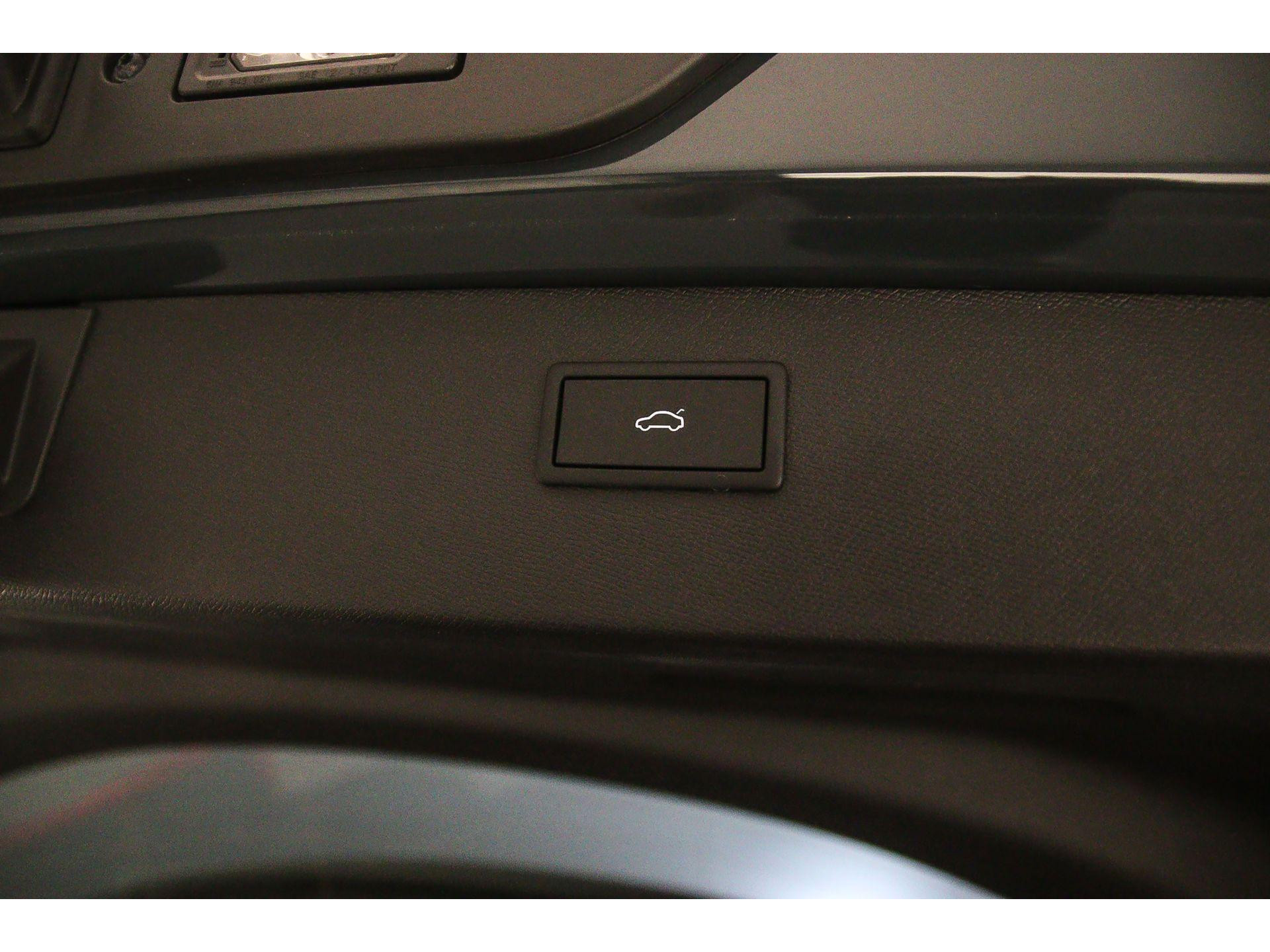 elektrisch bedienbare achterklep met sensorsturing