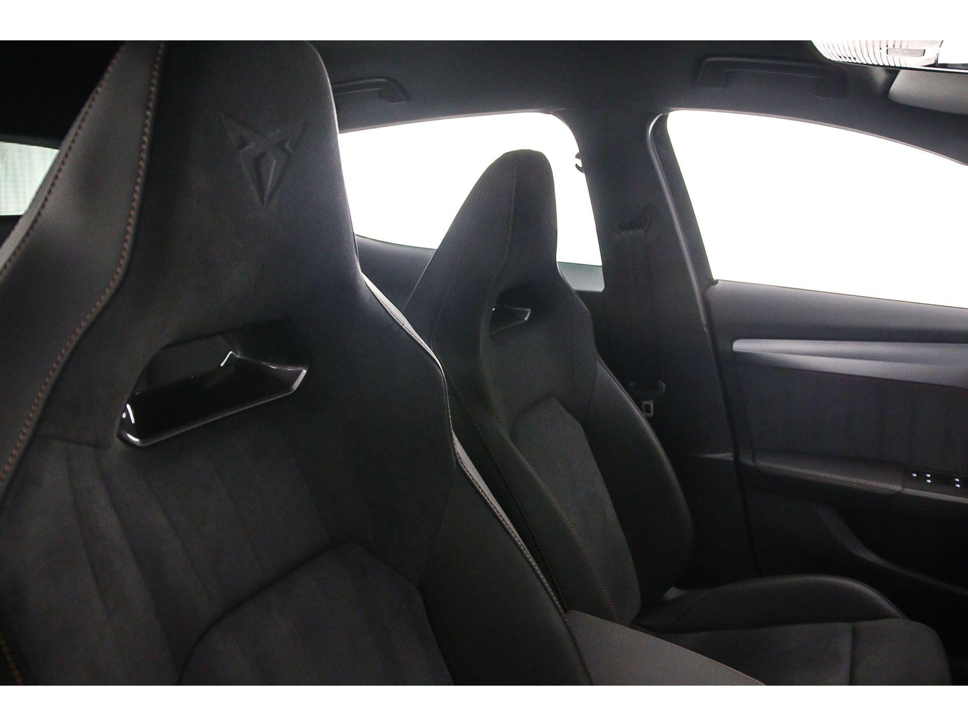 Stoelbekleding Dinamica Black soul, koperen stiksels