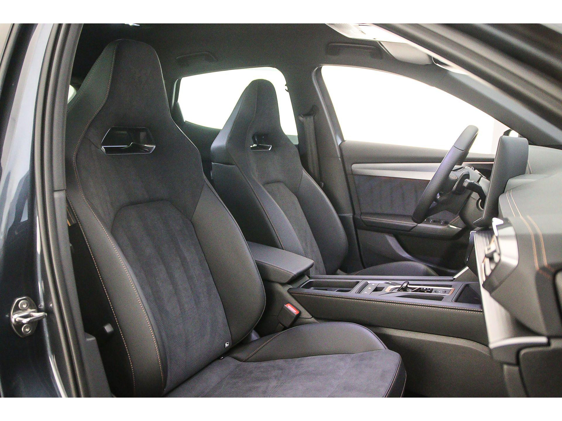 Stoelbekleding Dinamica Black soul, koperen stiksels