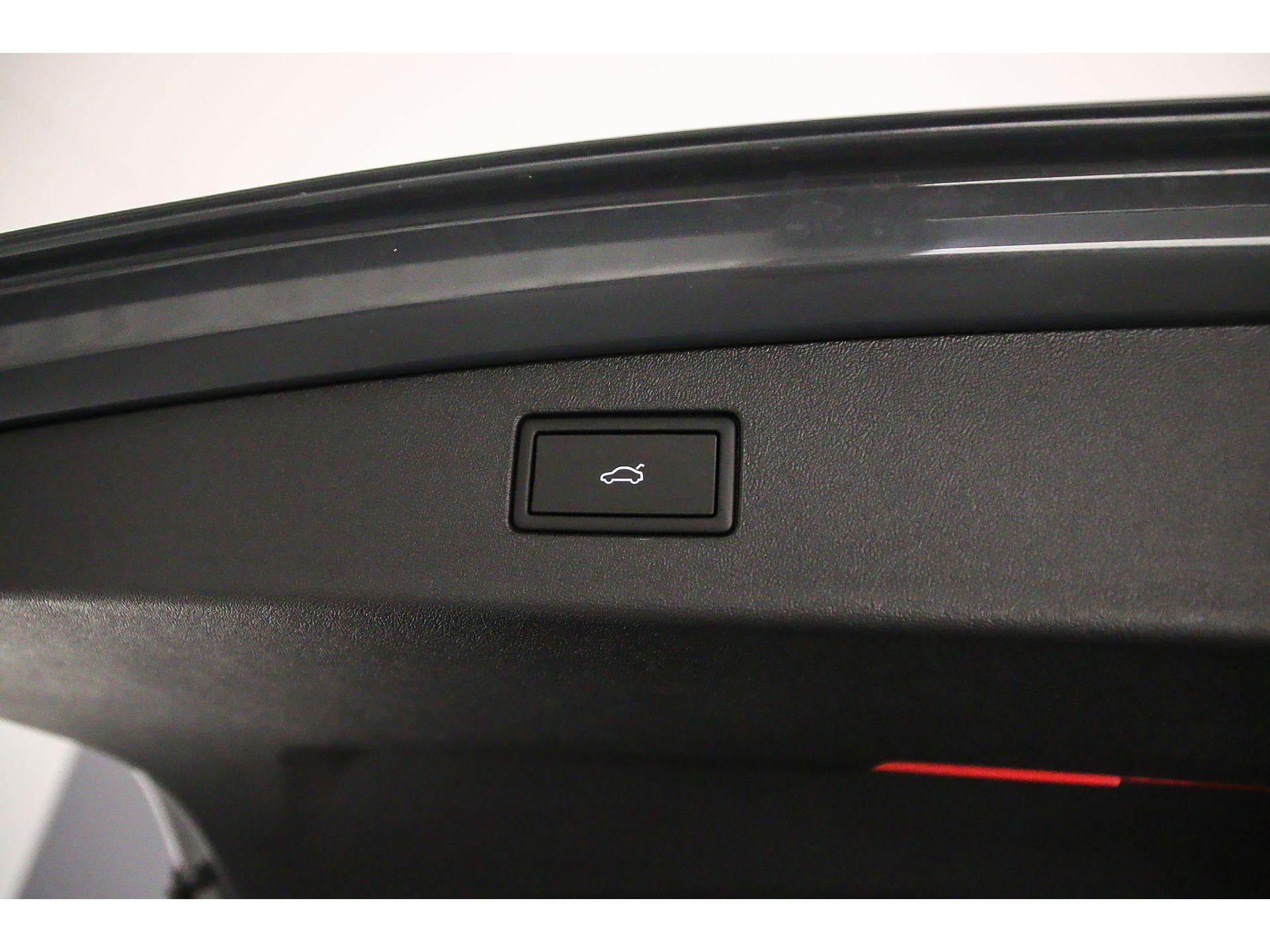 elektrisch bedienbare achterklep met sensorsturing