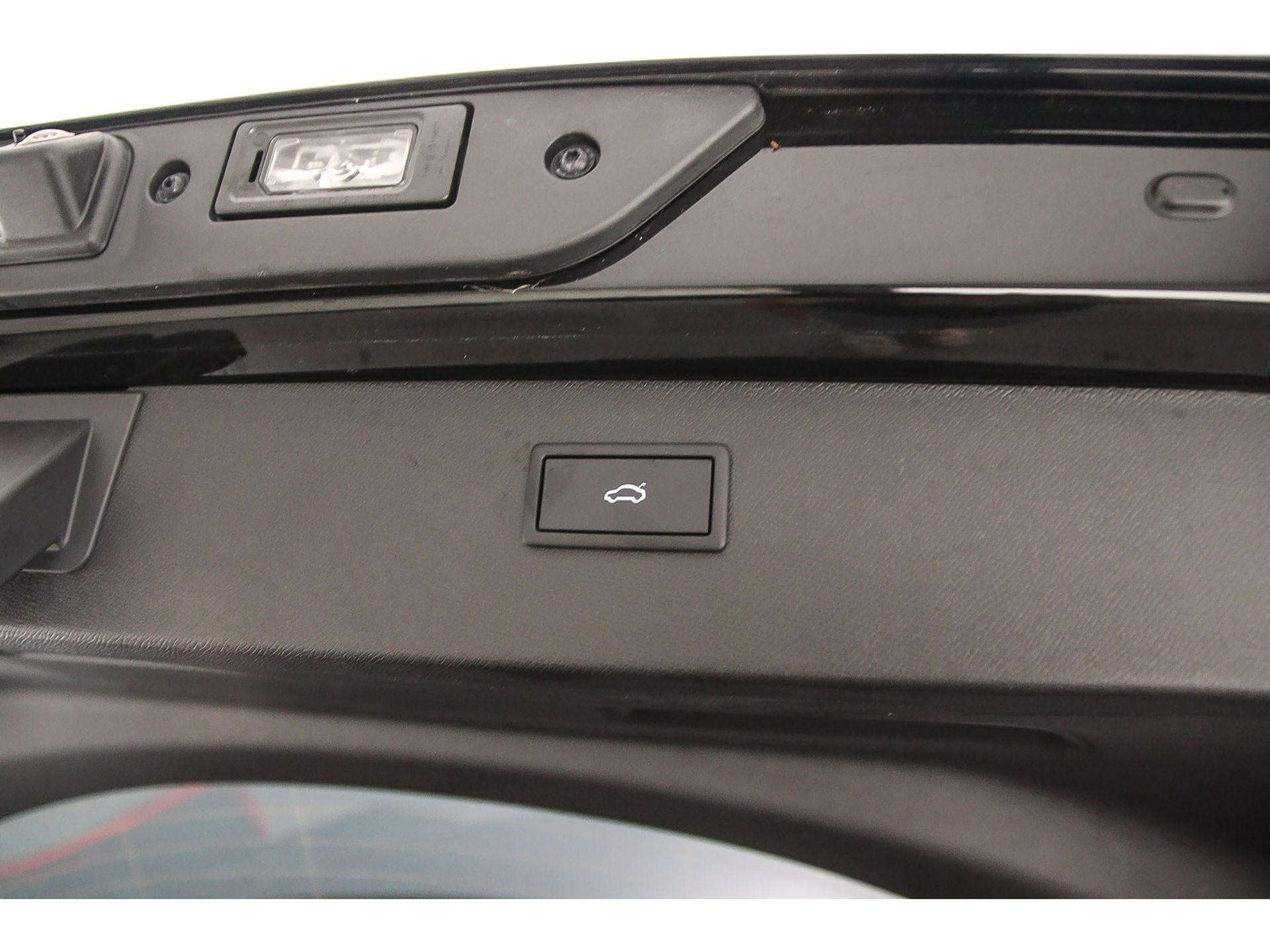 elektrisch bedienbare achterklep met sensorsturing