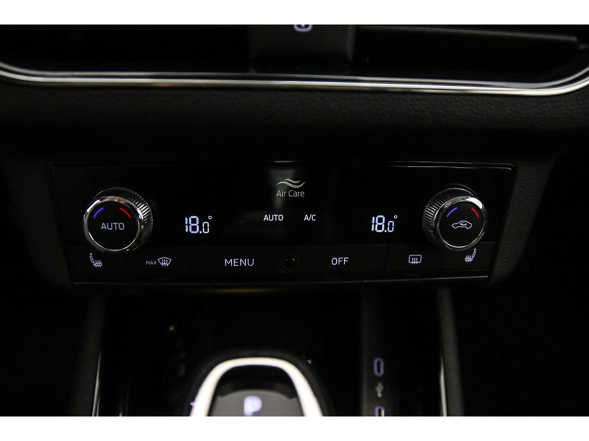 Climatronic (elektronisch geregelde airconditioning met vochtigheidssensor) en automatisch dimmende binnenspiegel