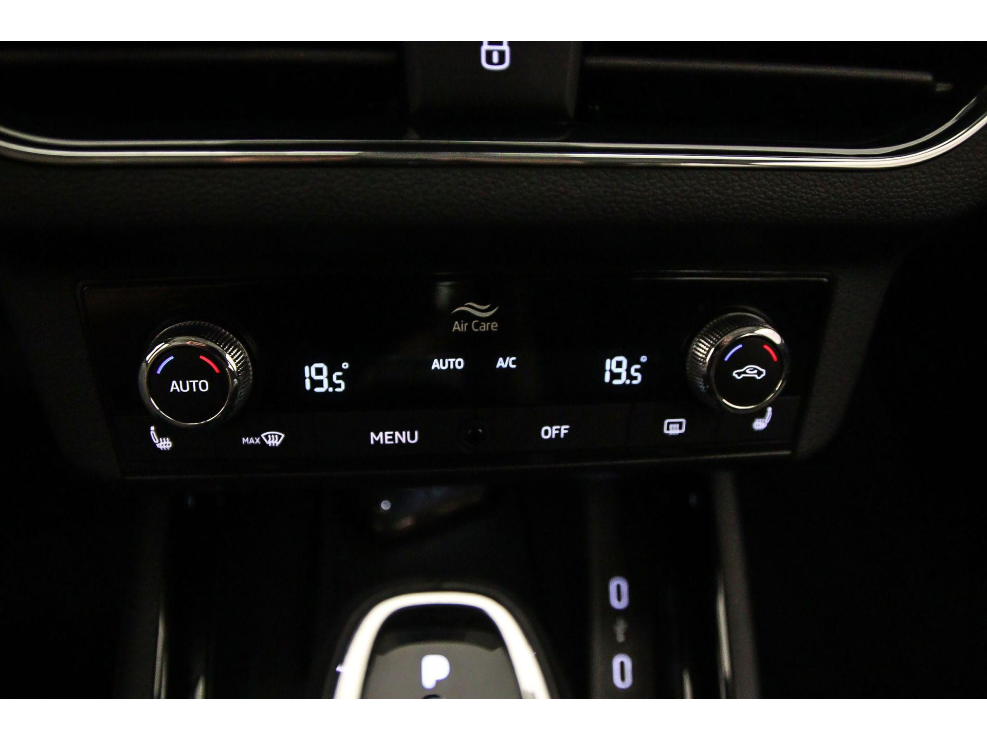 Climatronic (elektronisch geregelde airconditioning met vochtigheidssensor) en automatisch dimmende binnenspiegel