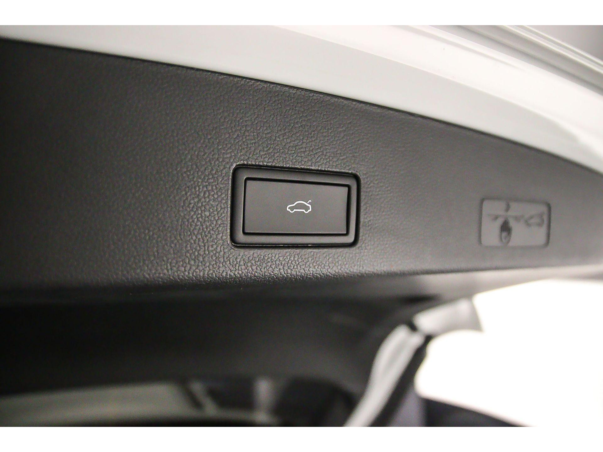 elektrisch bedienbare achterklep met sensorsturing