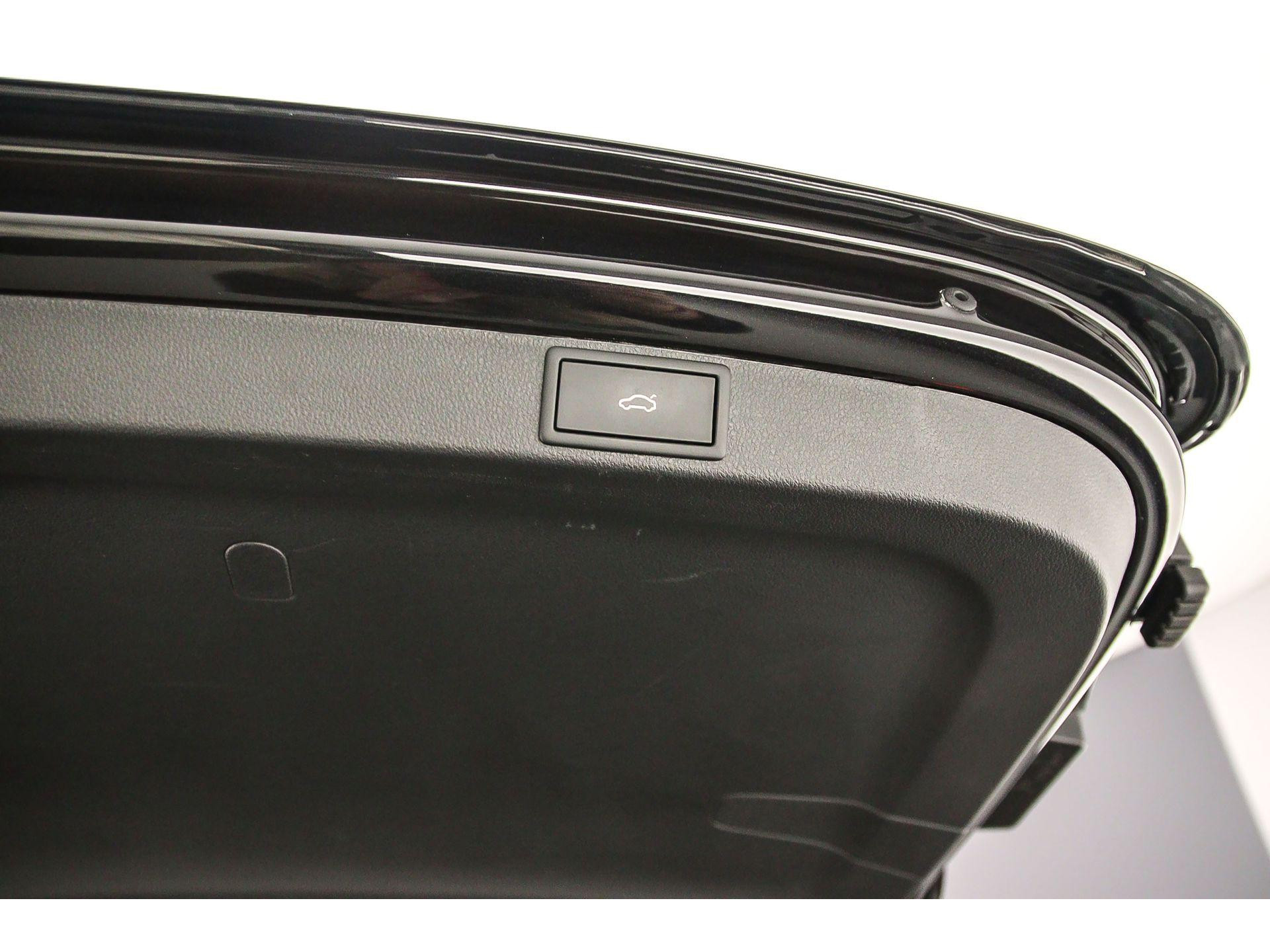 Elektrisch bedienbare achterklep