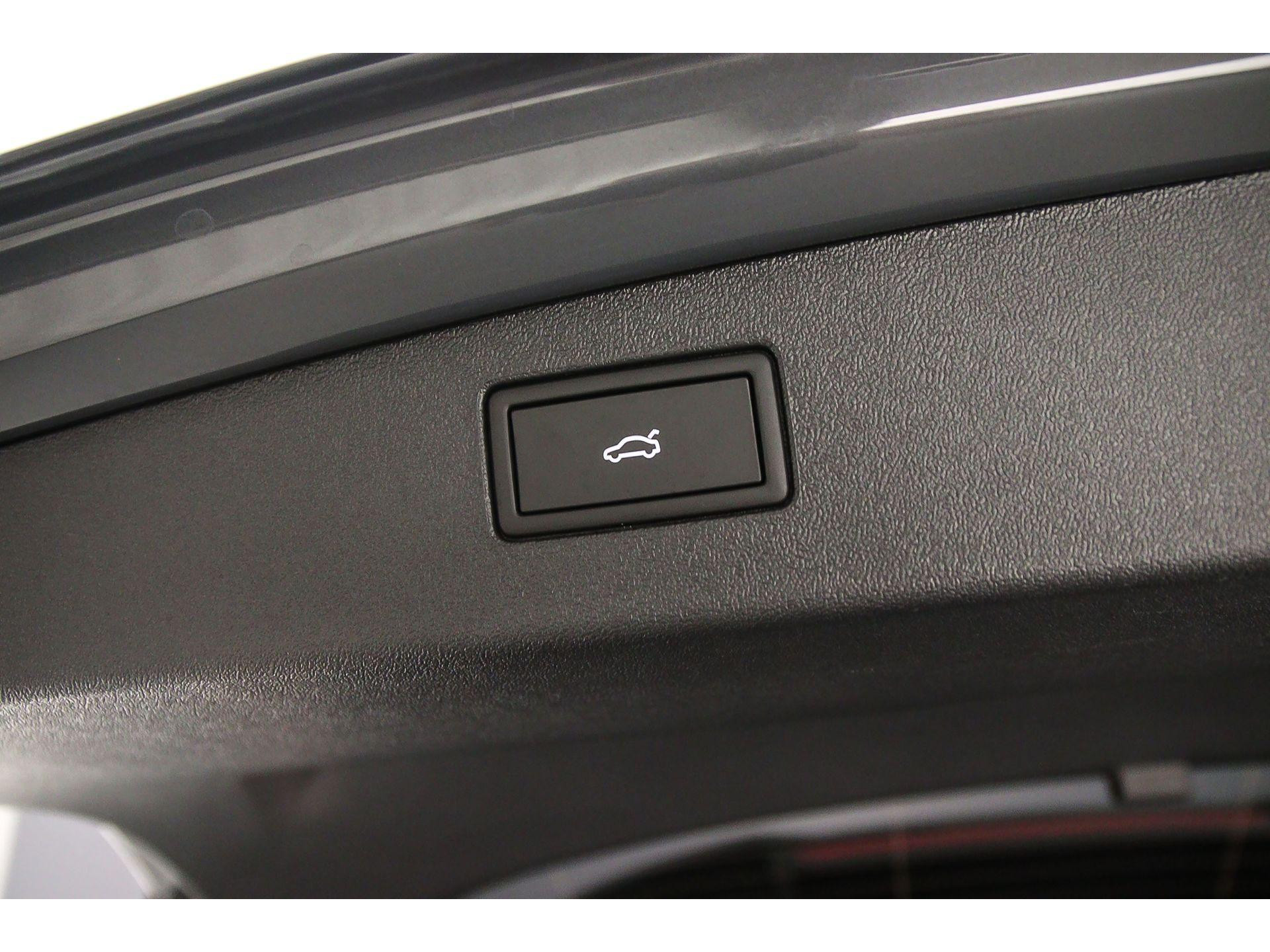 elektrisch bedienbare achterklep met sensorsturing