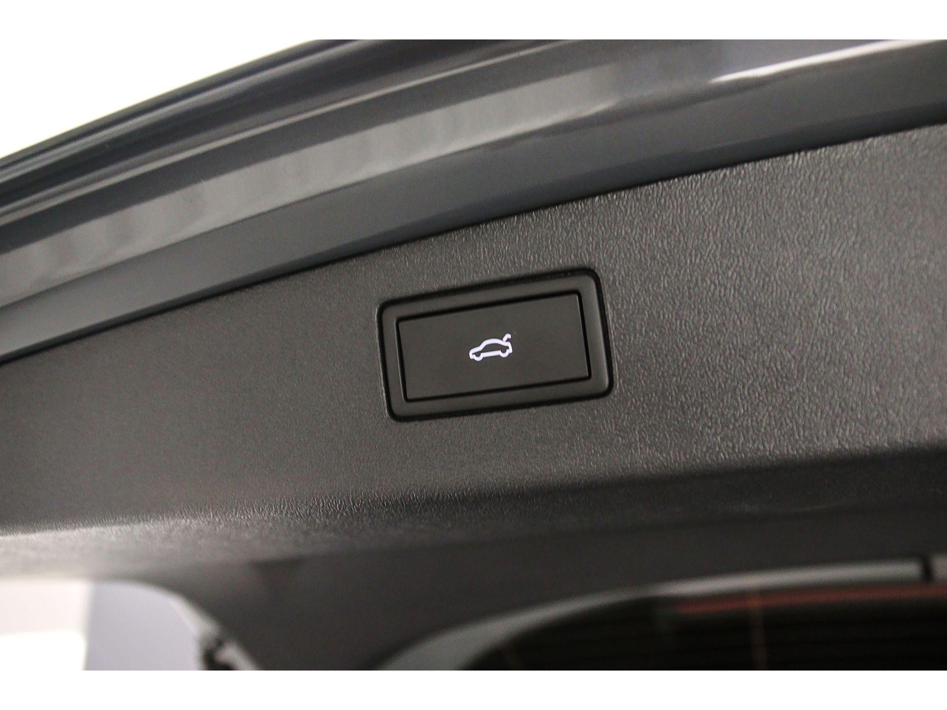 elektrisch bedienbare achterklep met sensorsturing