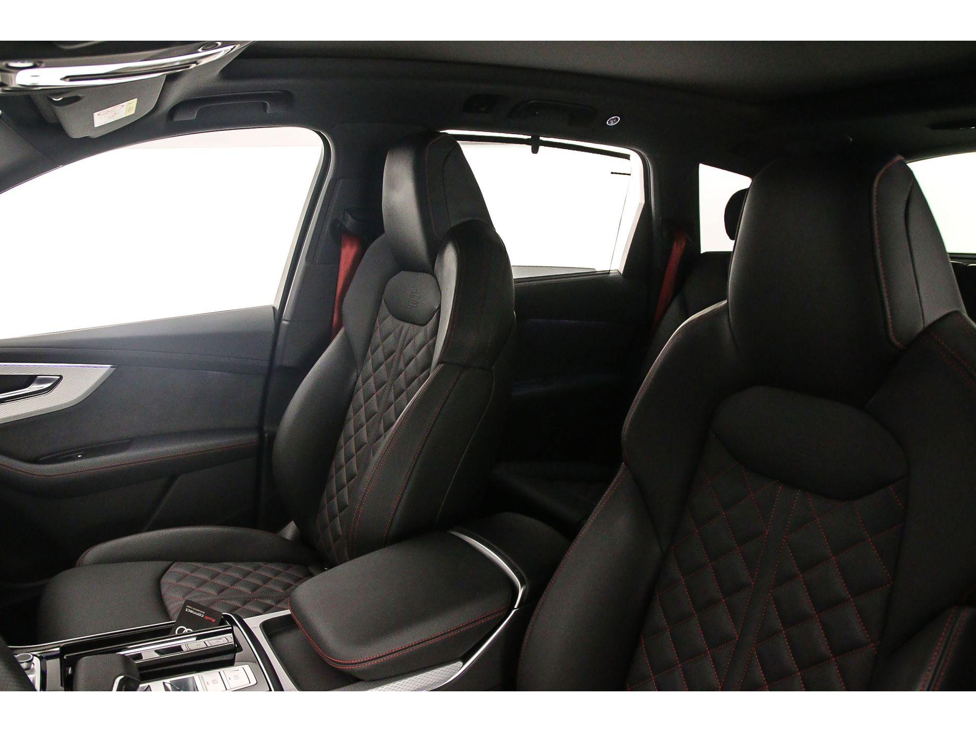 Leder Valcona met S-logo's en stiksels ruitpatroon