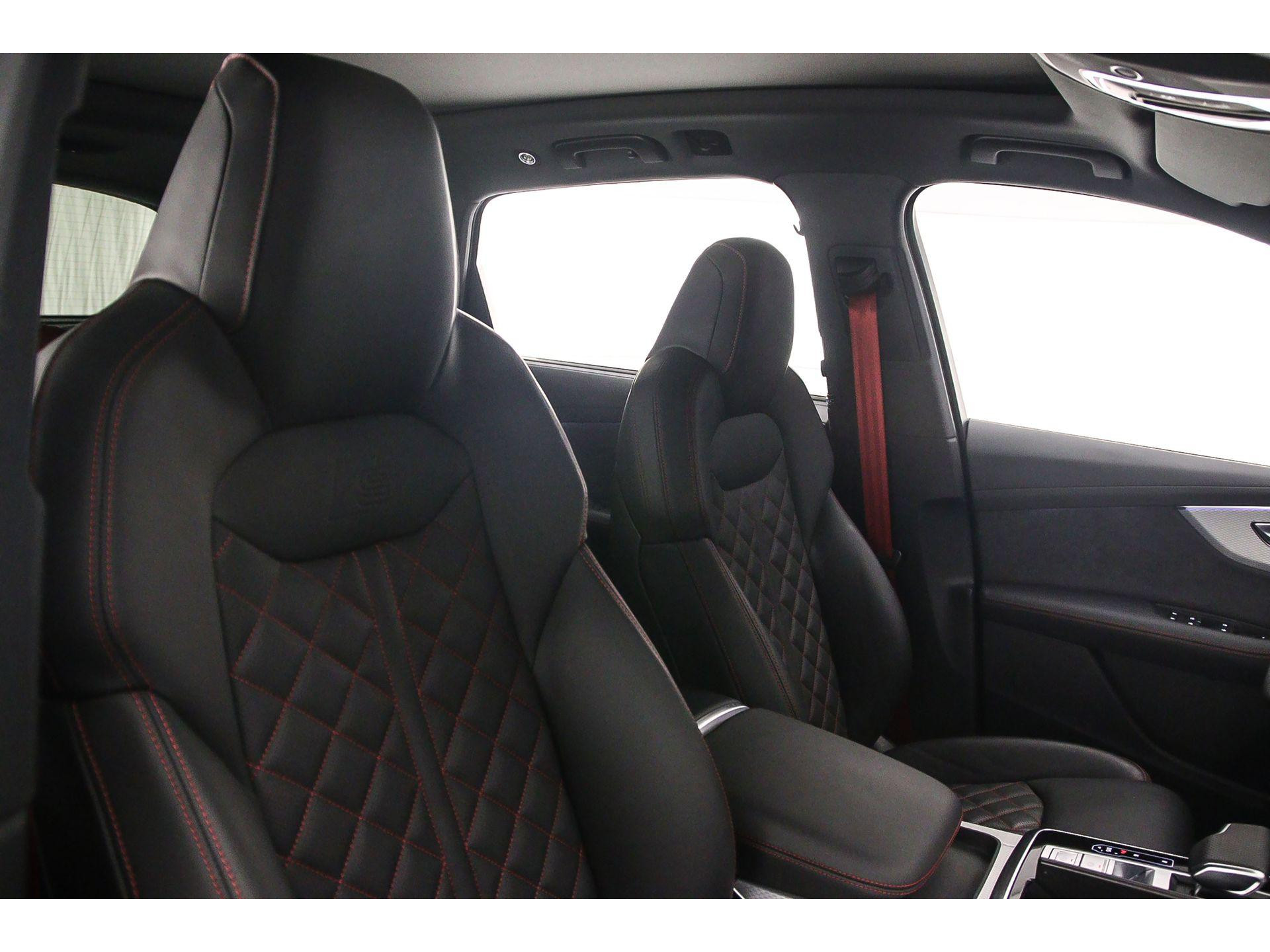 Sportstoelen plus voorin