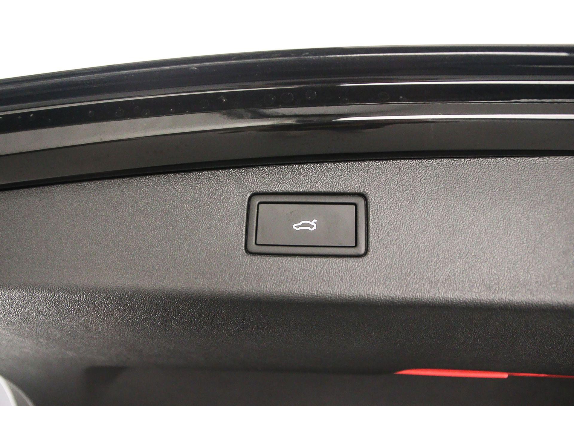 elektrisch bedienbare achterklep met sensorsturing