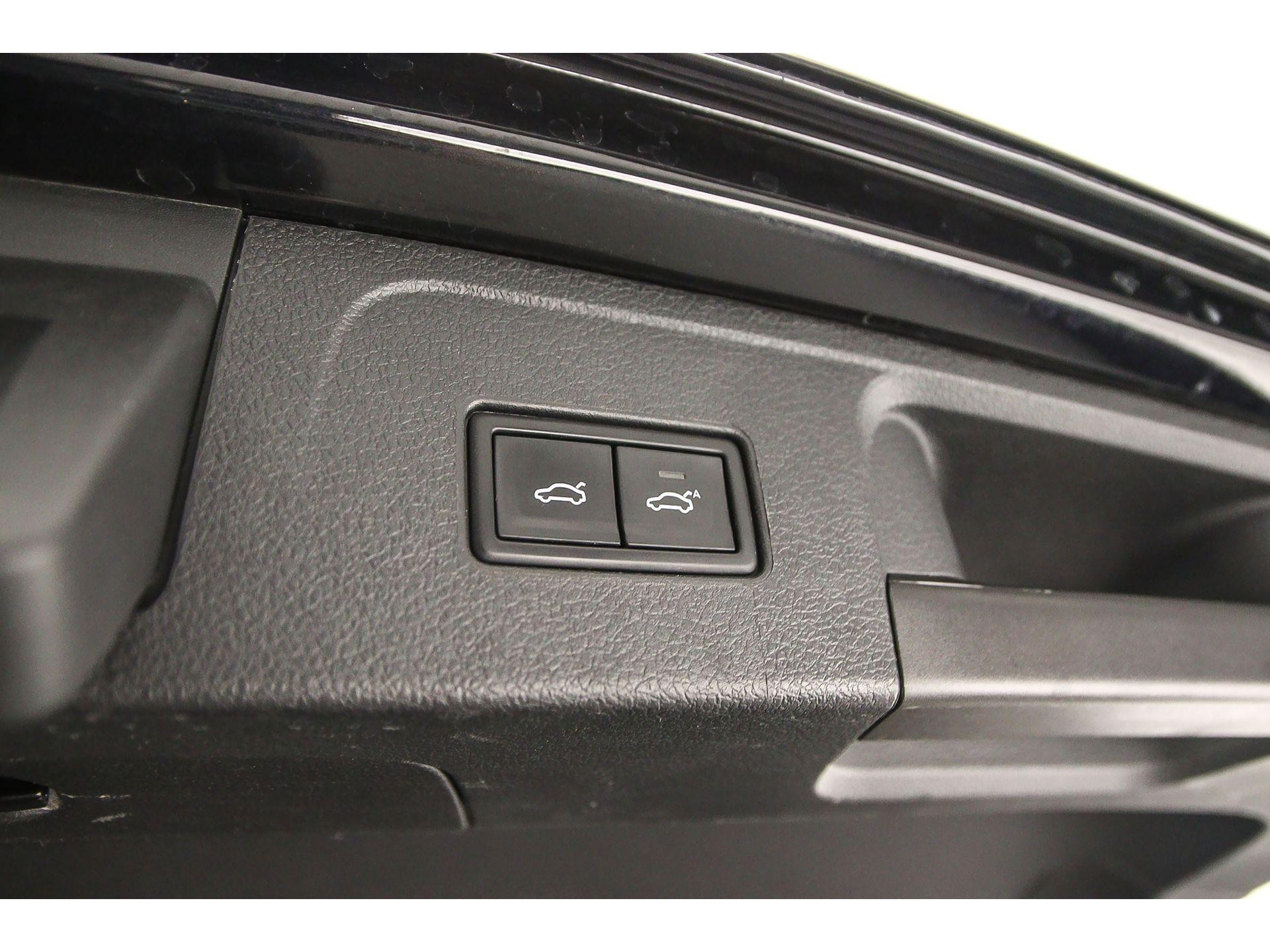 elektrisch bedienbare achterklep met sensorsturing