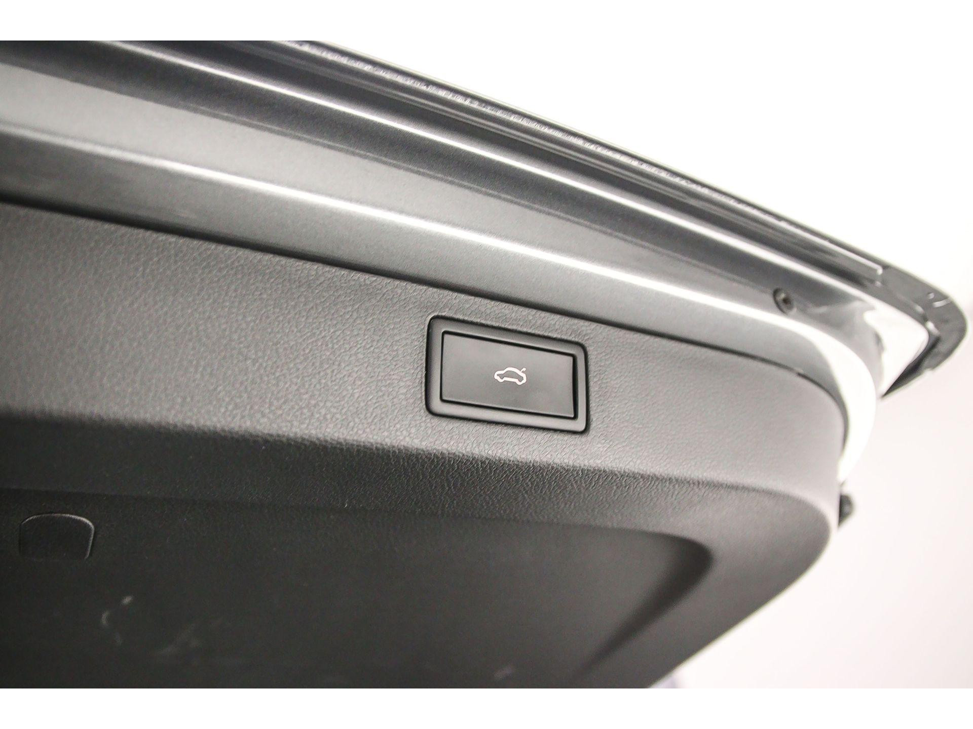 elektrisch bedienbare achterklep met sensorsturing