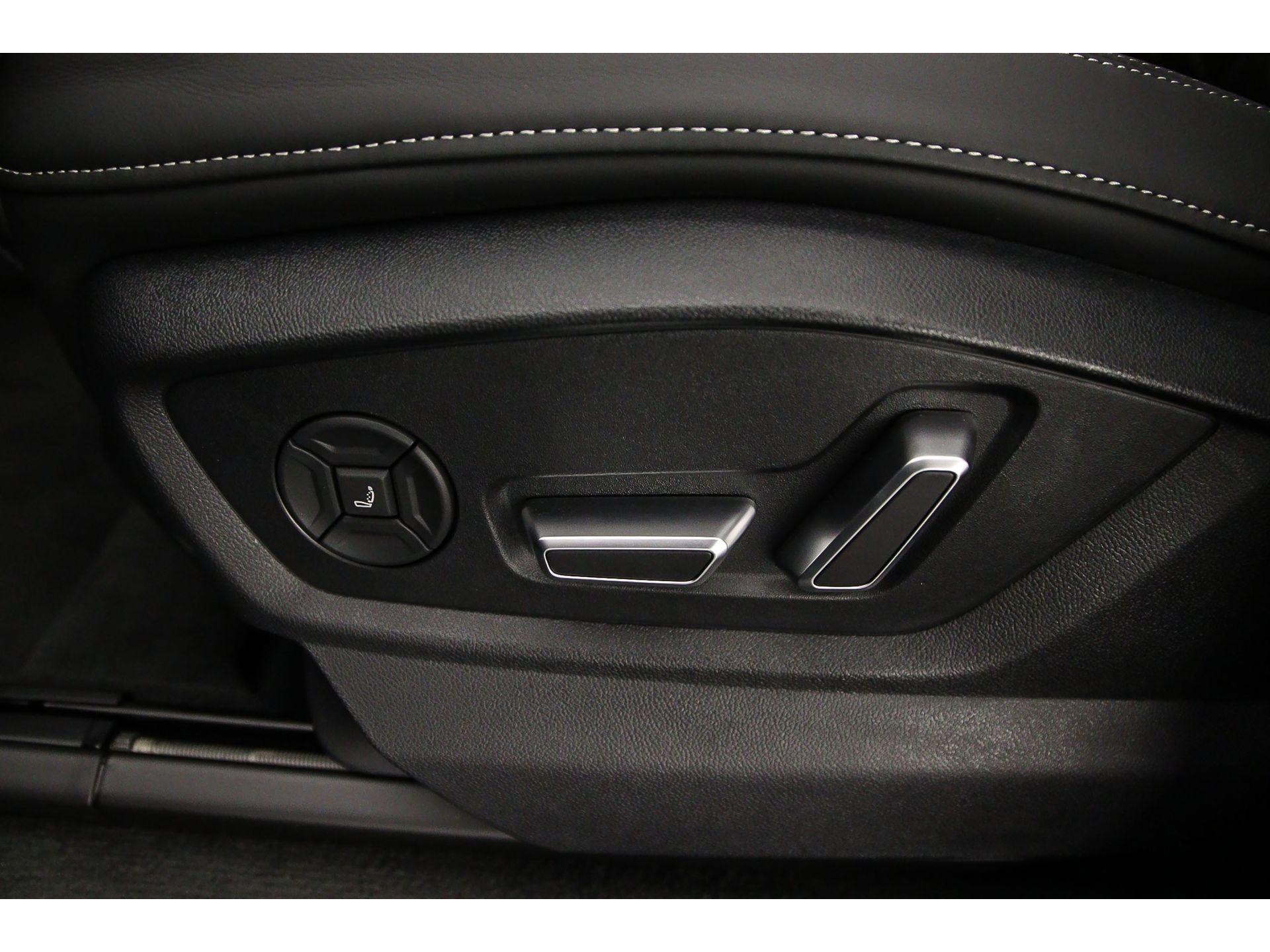 Elektrisch verstelbare voorstoelen met geheugenfunctie voor de bestuurdersstoel