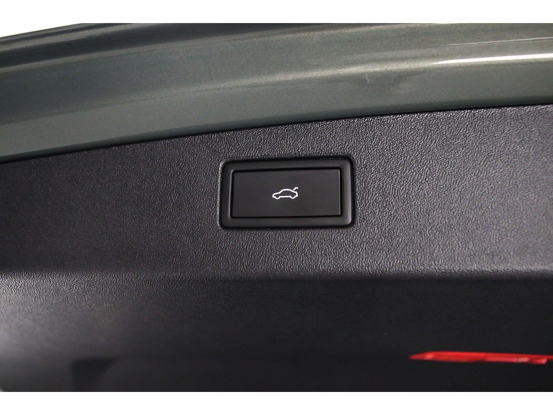 elektrisch bedienbare achterklep met sensorsturing