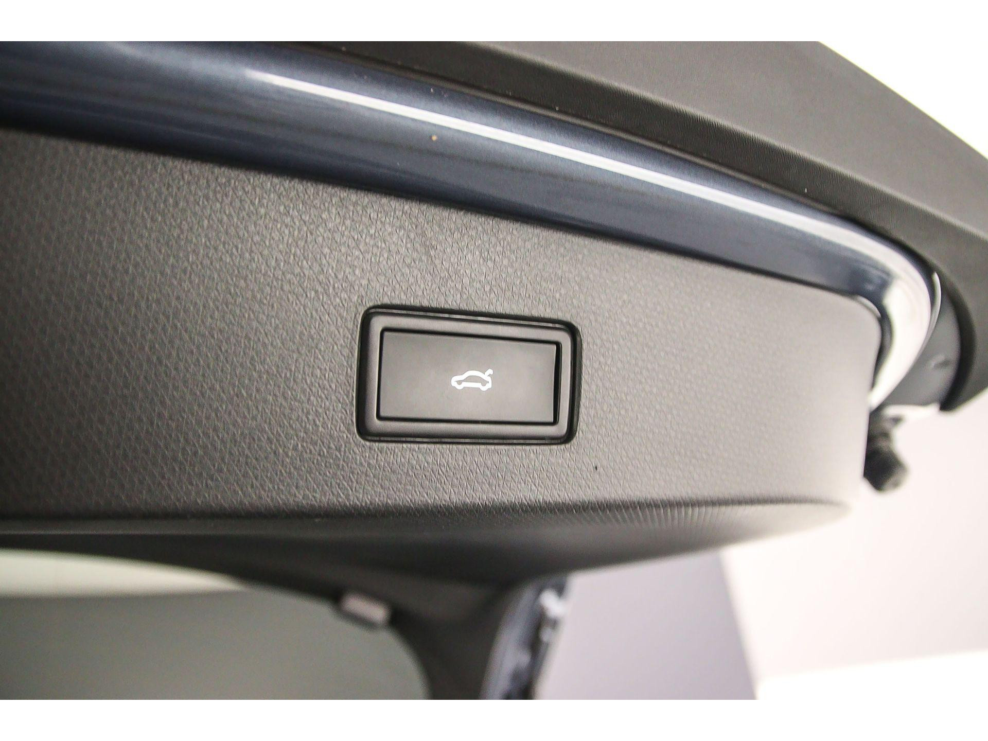 elektrisch bedienbare achterklep met sensorsturing