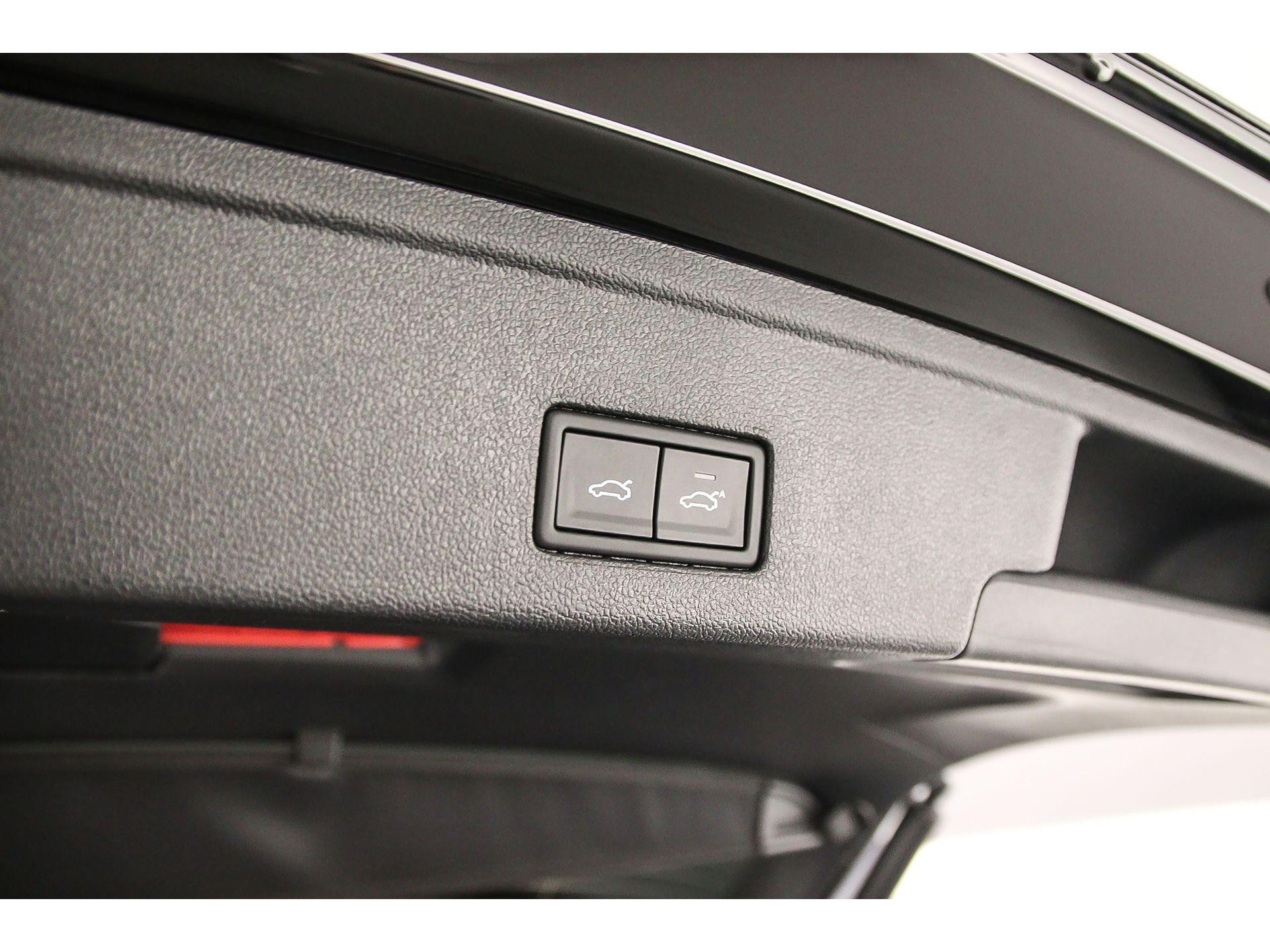 elektrisch bedienbare achterklep met sensorsturing