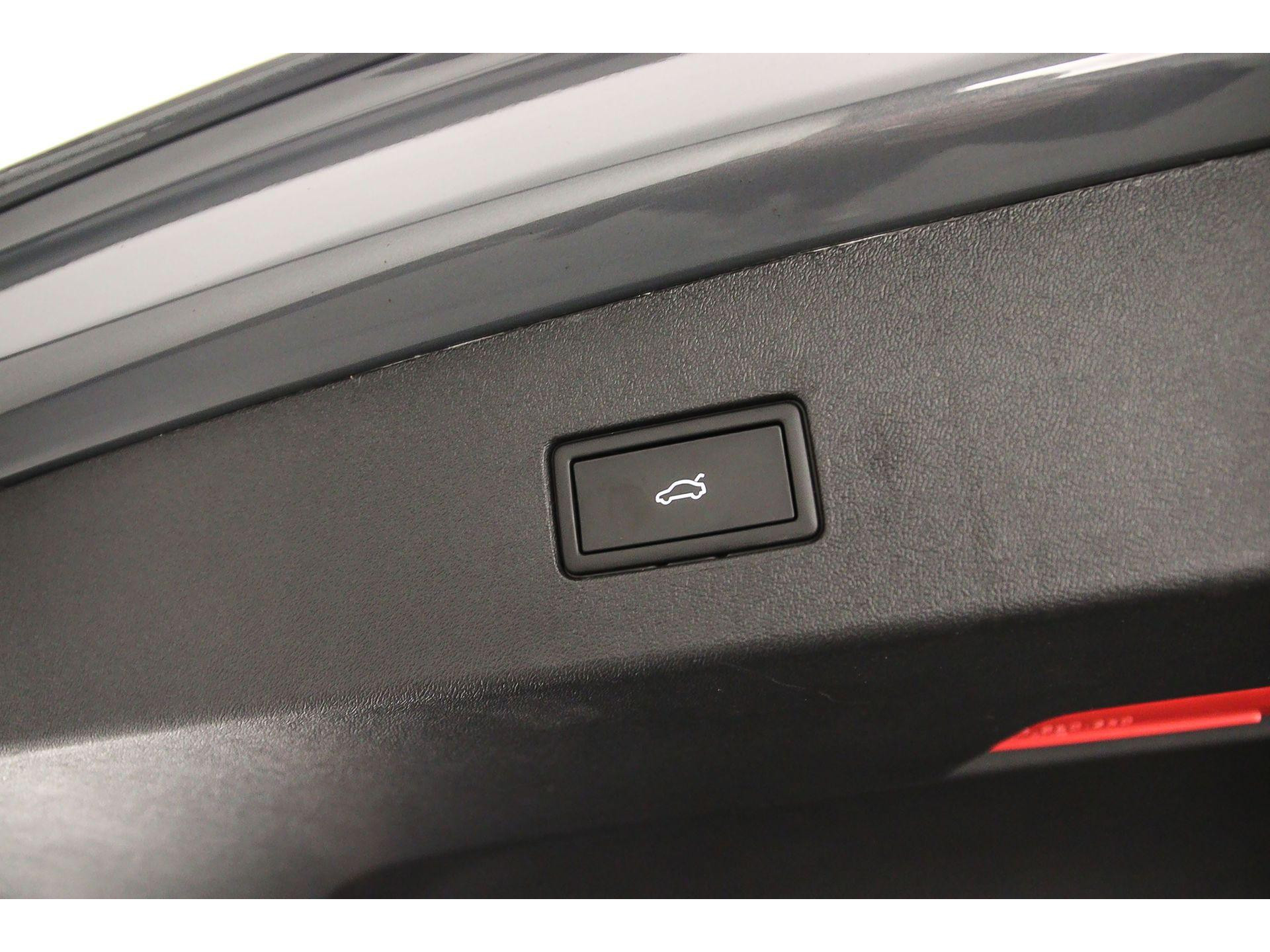 elektrisch bedienbare achterklep met sensorsturing