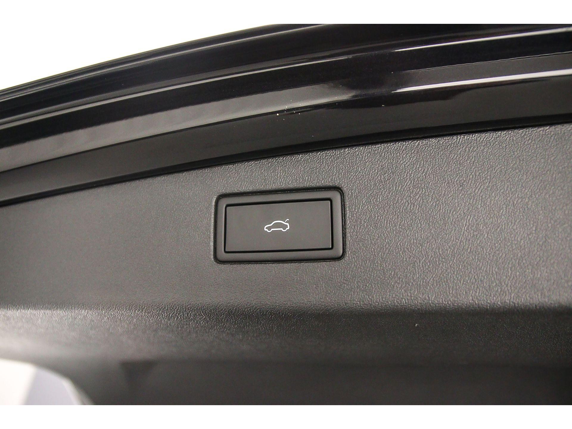 elektrisch bedienbare achterklep met sensorsturing