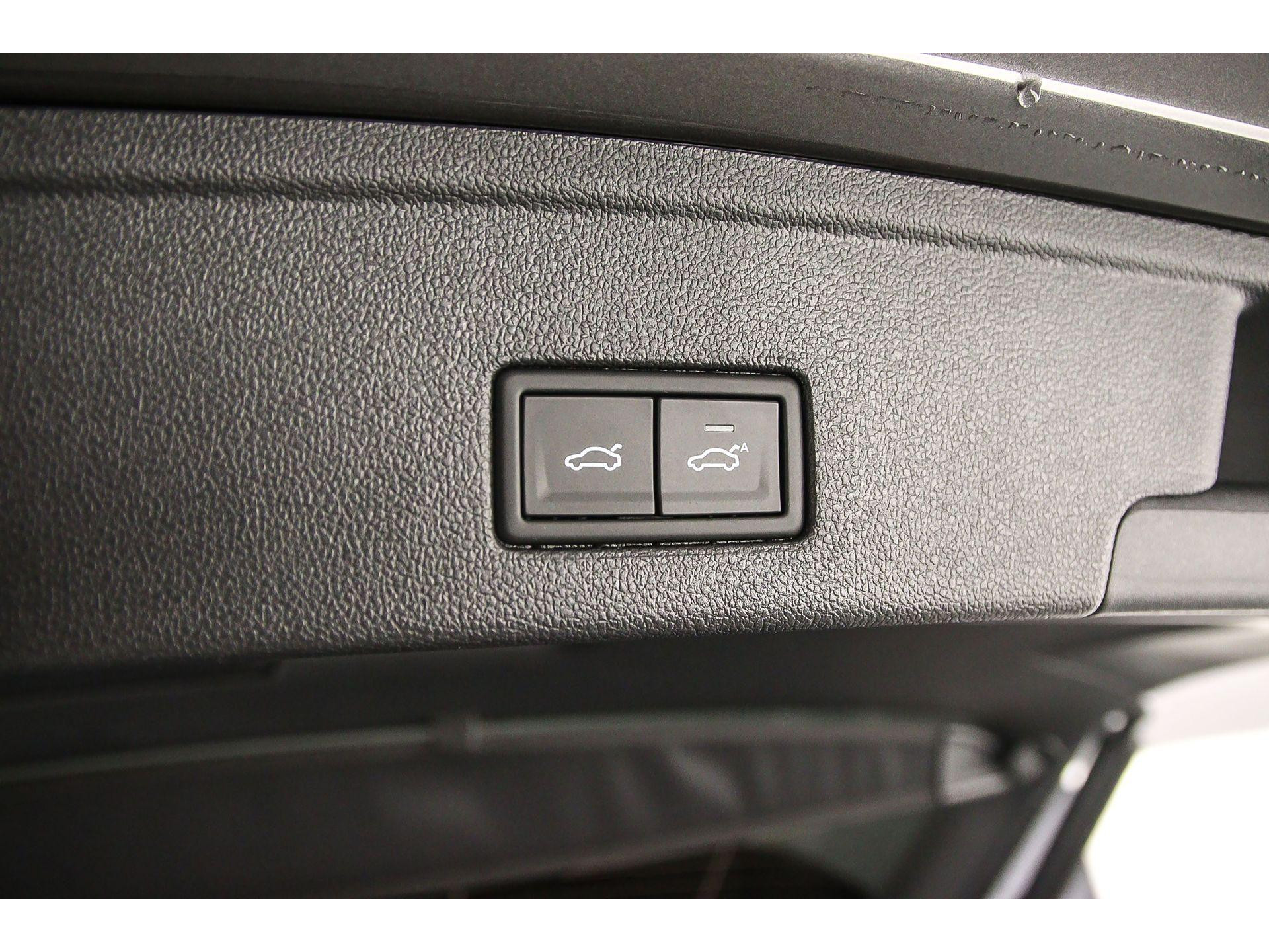 elektrisch bedienbare achterklep met sensorsturing