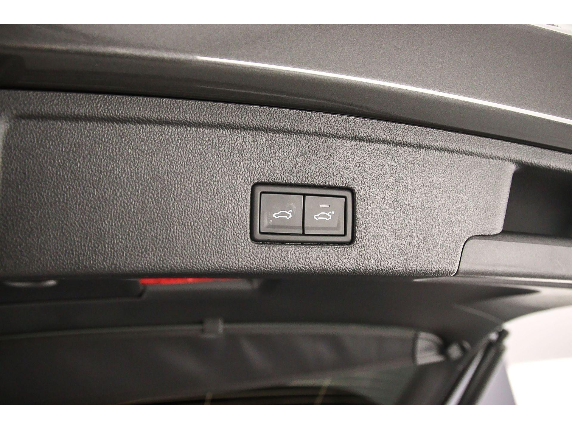 elektrisch bedienbare achterklep met sensorsturing