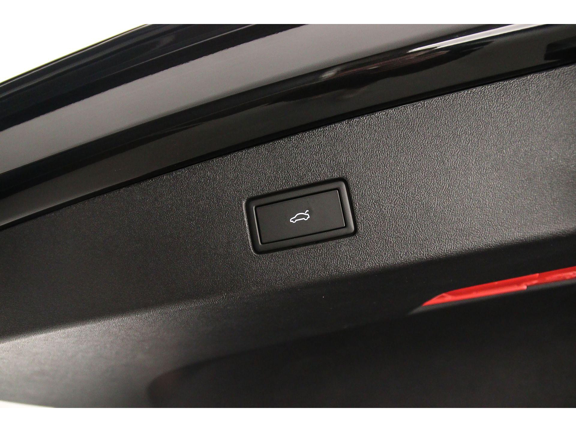 elektrisch bedienbare achterklep met sensorsturing