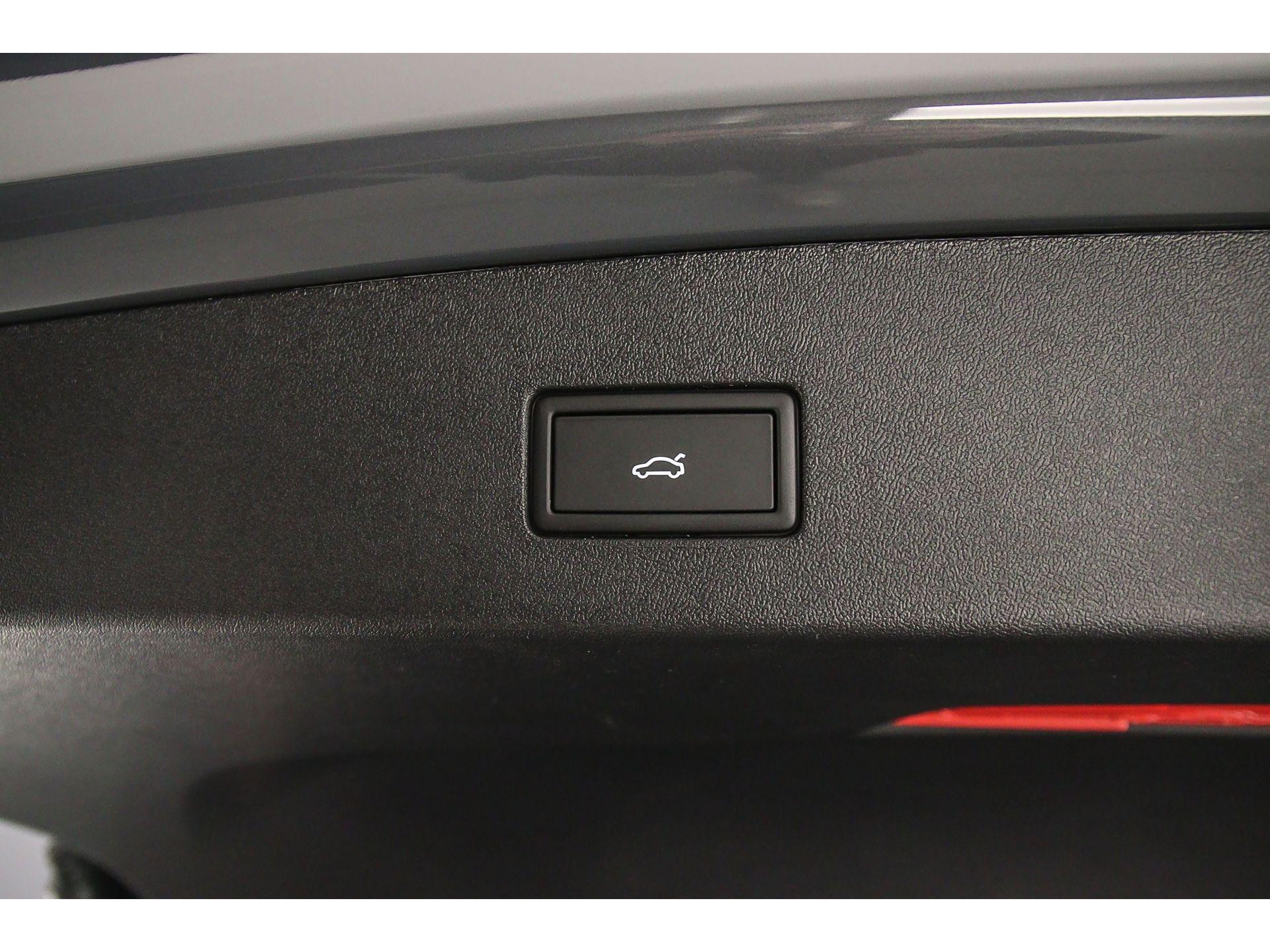 elektrisch bedienbare achterklep met sensorsturing