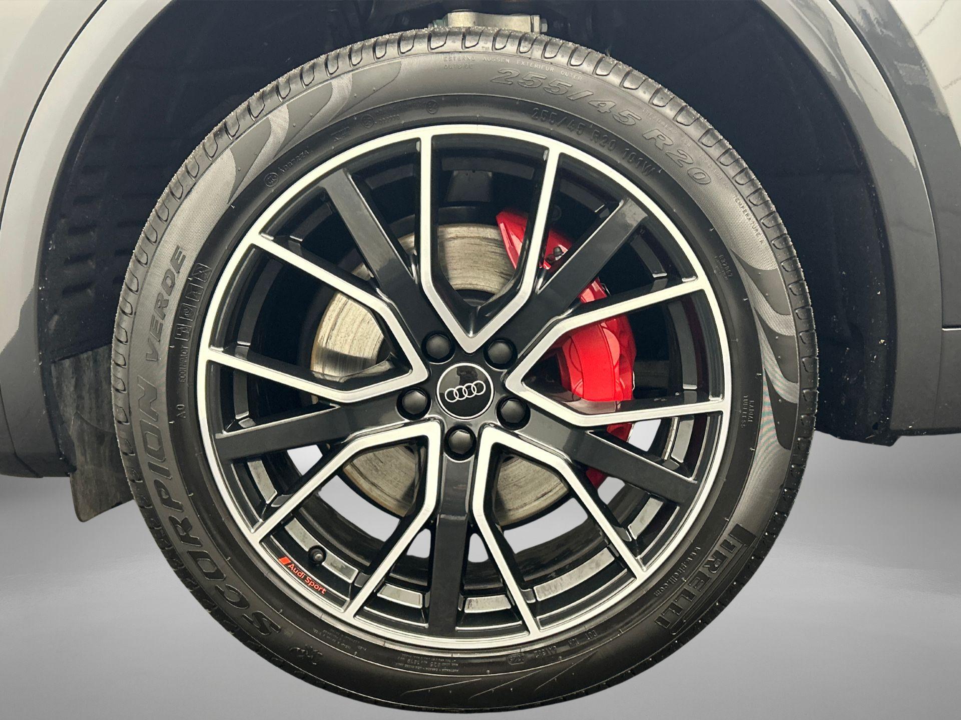 Velgen Audi Sport, 5-V-spaak-ster, antracietzwart, glansgedraaid, 8,0Jx20, bandenmaat 255/45 R20