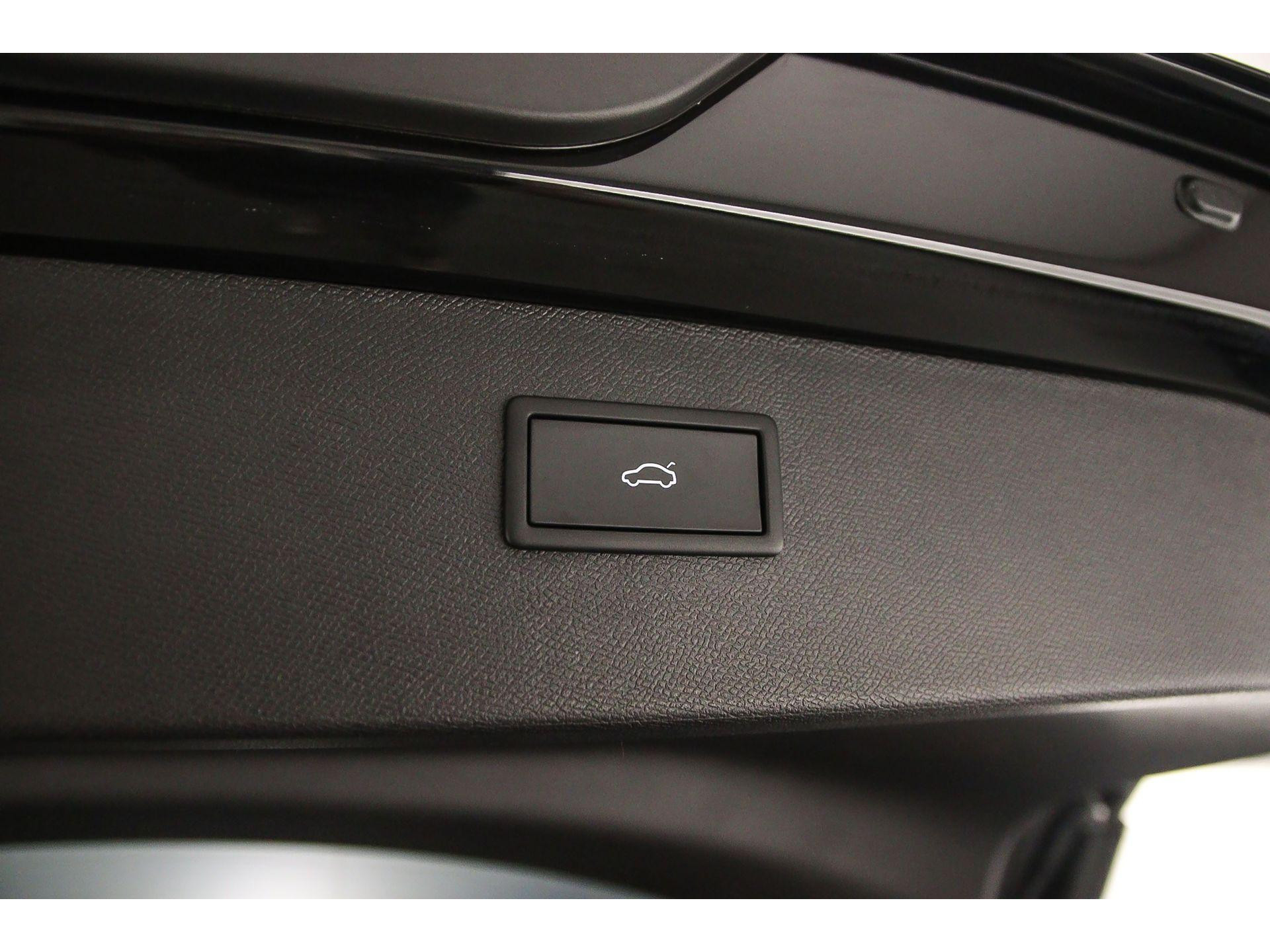 elektrisch bedienbare achterklep met sensorsturing