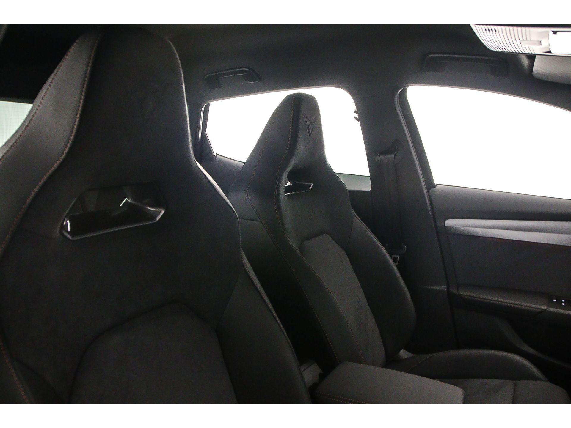 Stoelbekleding Dinamica Black soul, koperen stiksels