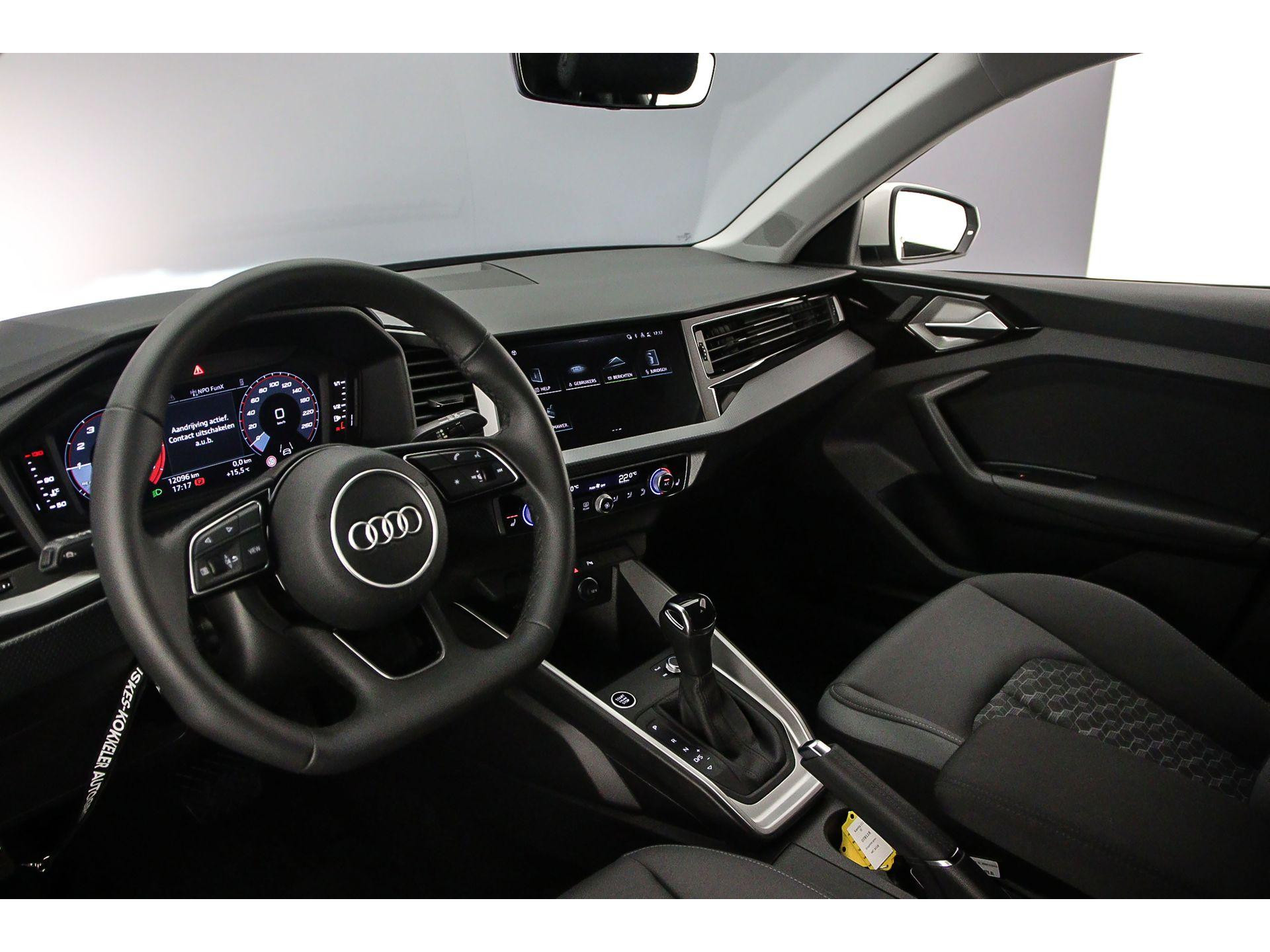 Driespaaks lederen sportstuur, afgevlakt aan de onderzijde, multifunctioneel plus