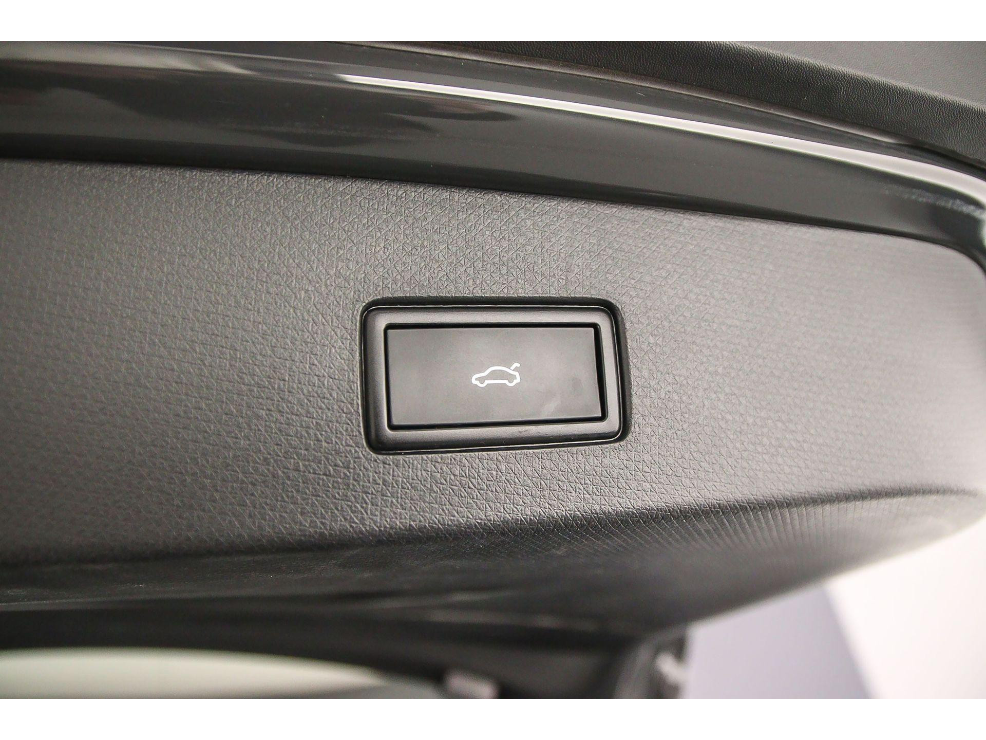 elektrisch bedienbare achterklep met sensorsturing