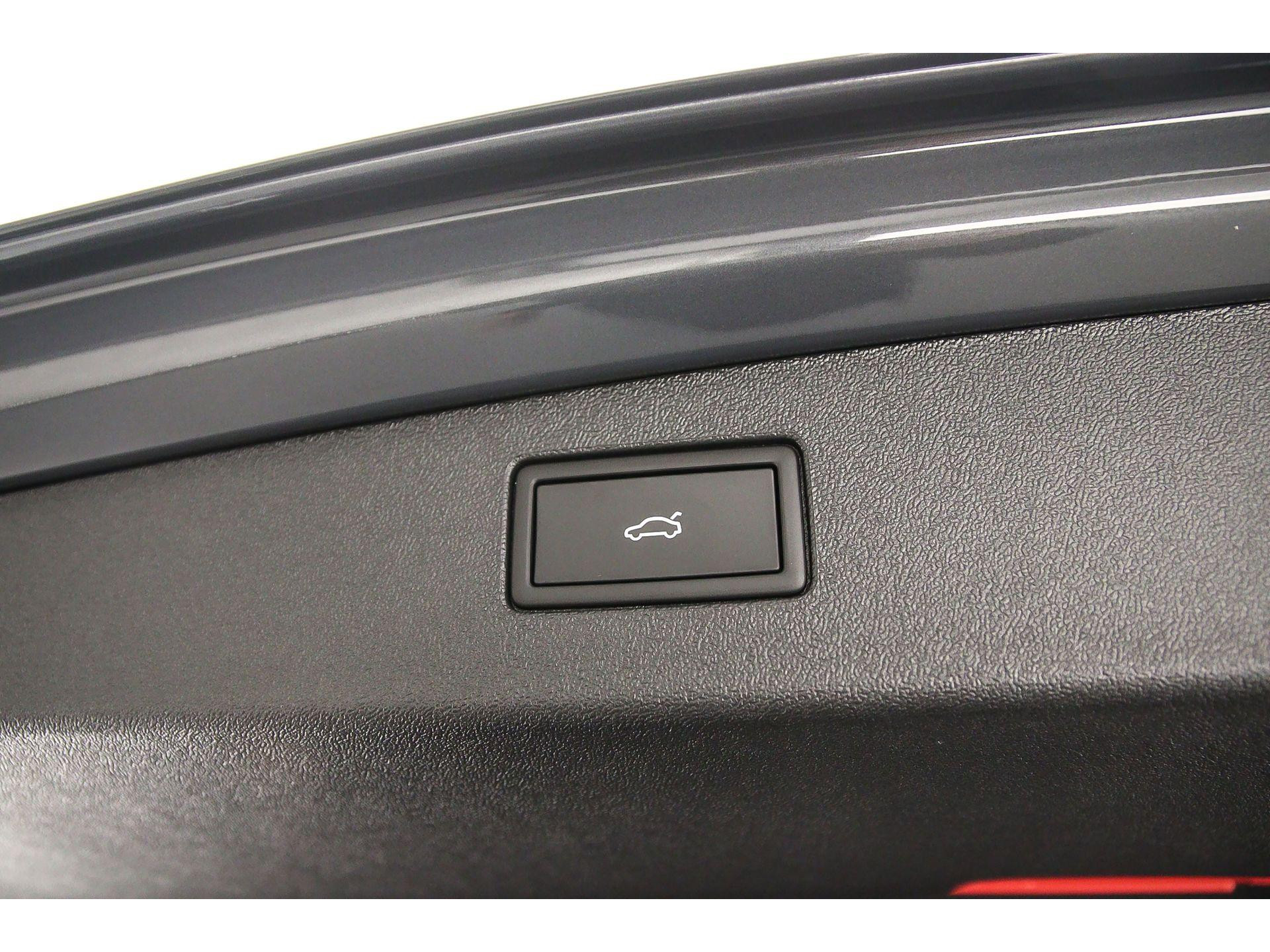 elektrisch bedienbare achterklep met sensorsturing