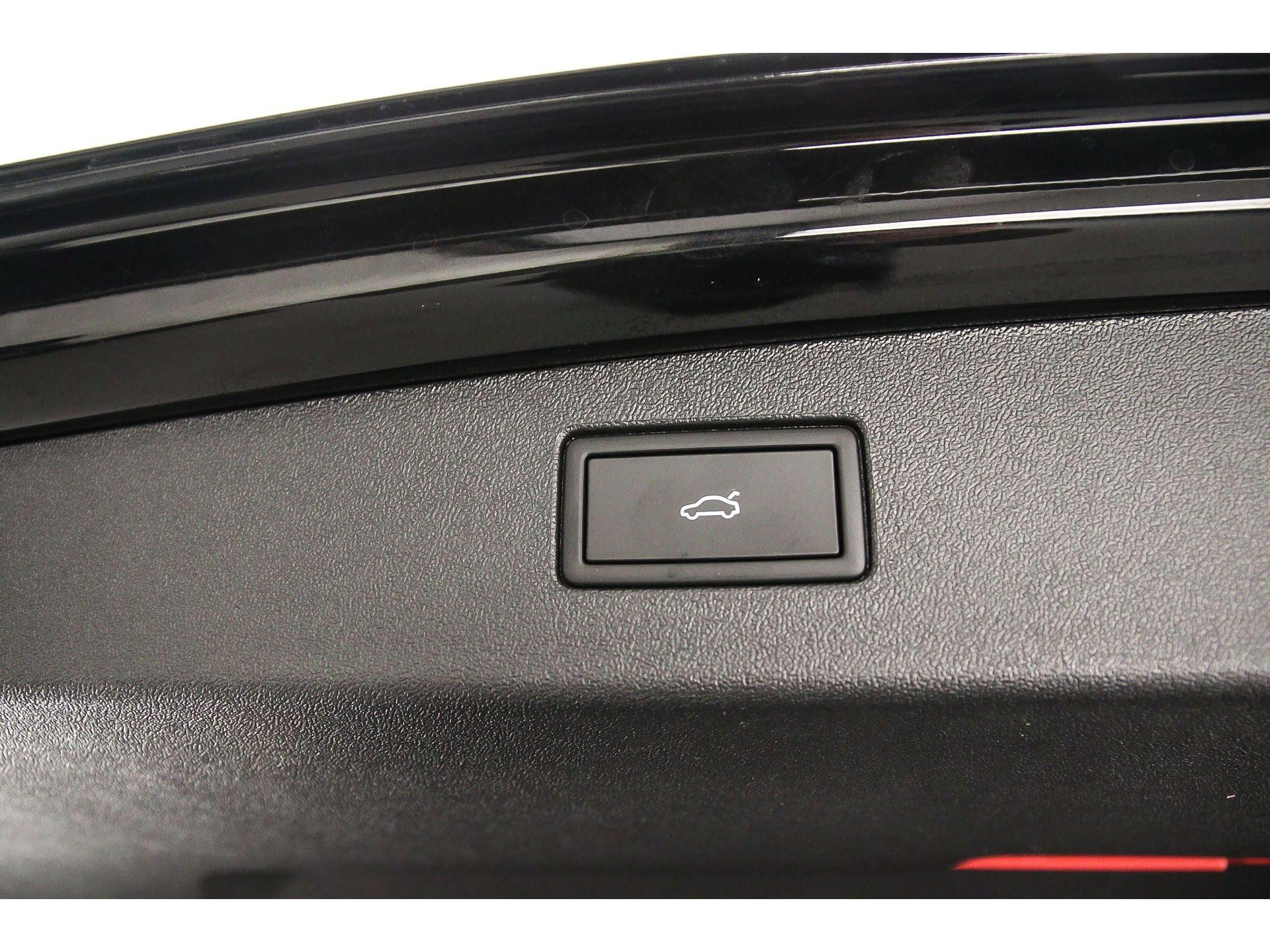 elektrisch bedienbare achterklep met sensorsturing