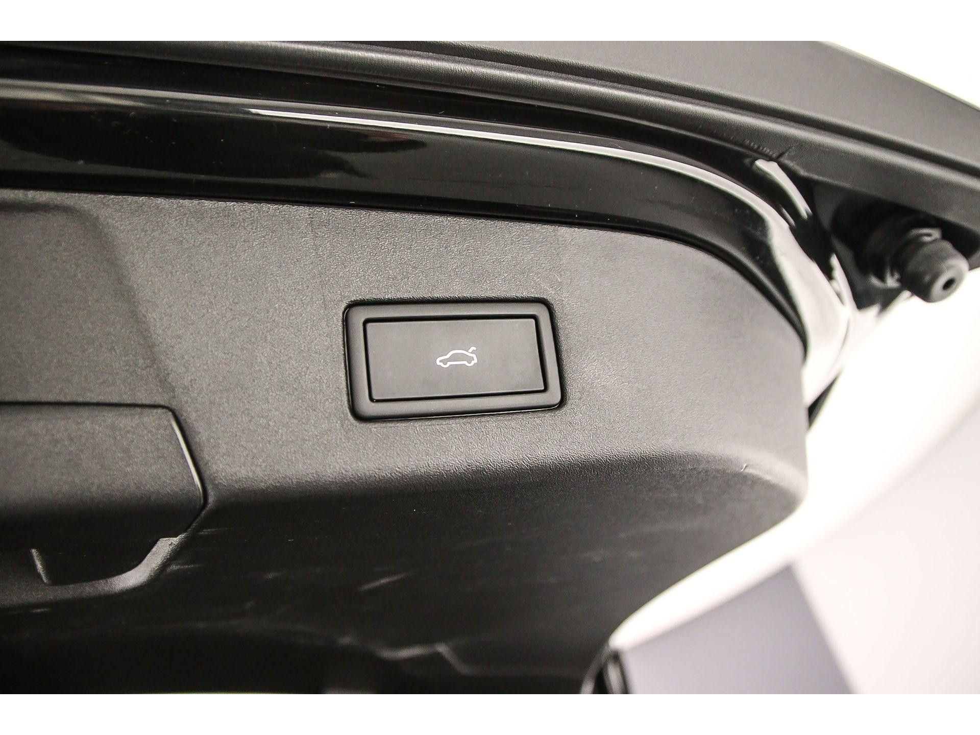 elektrisch bedienbare achterklep met sensorsturing