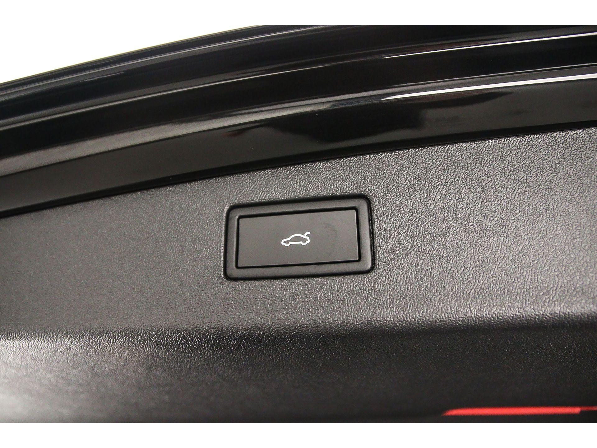 elektrisch bedienbare achterklep met sensorsturing