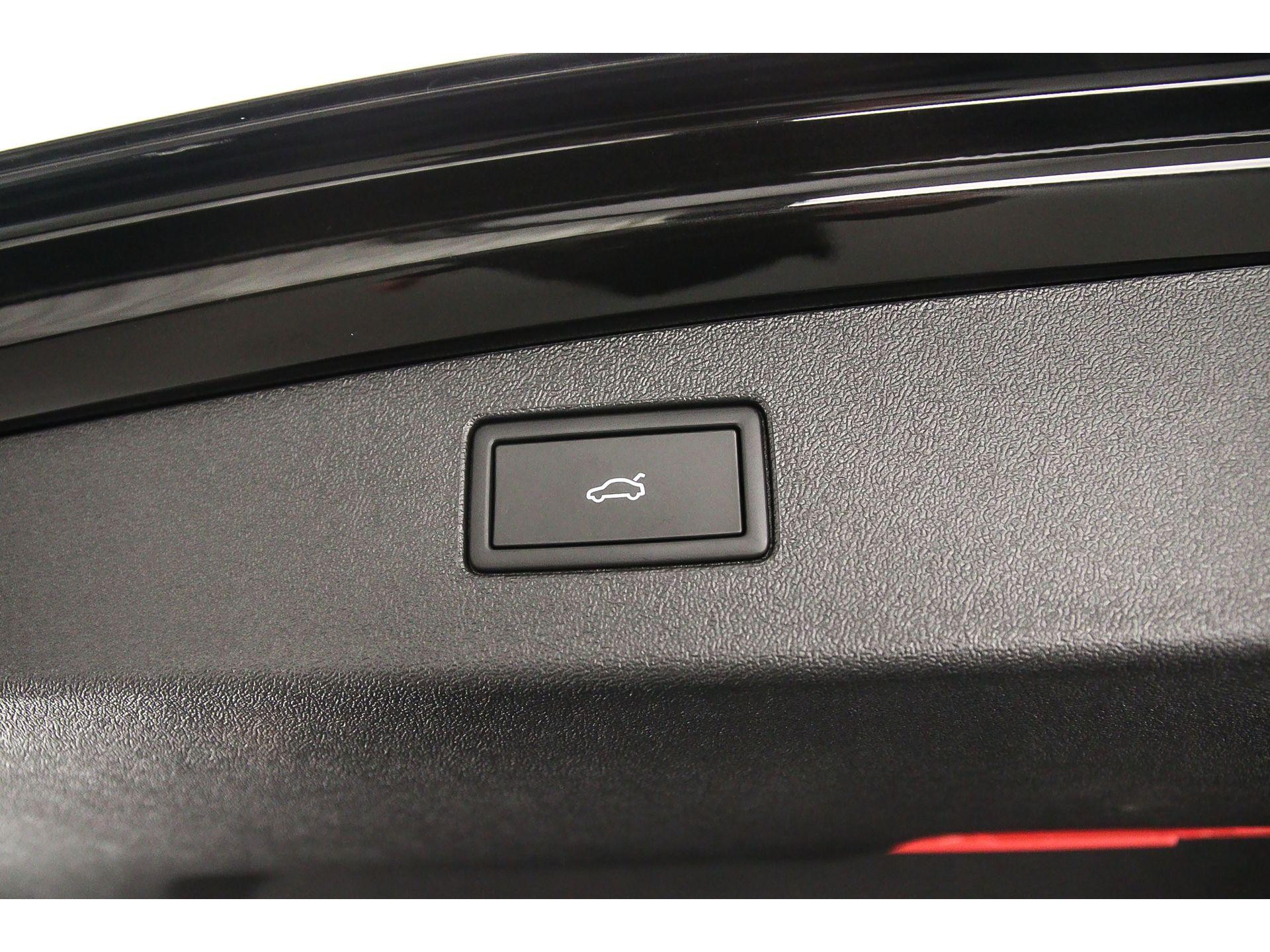 elektrisch bedienbare achterklep met sensorsturing