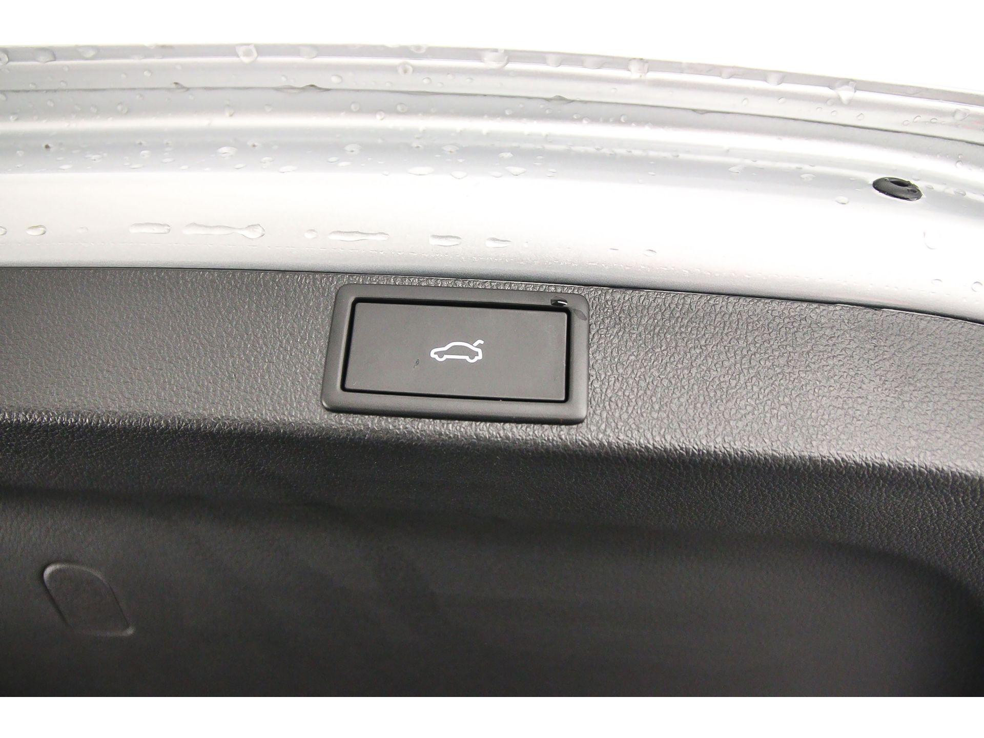 elektrisch bedienbare achterklep met sensorsturing