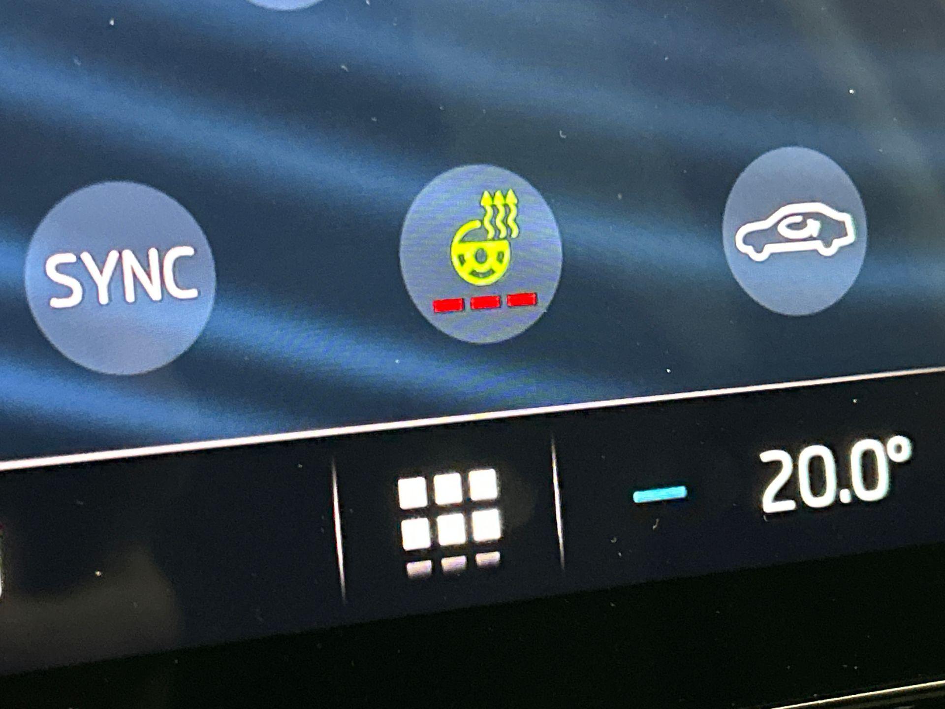 Multifunctioneel verwarmbaar 2 spaak stuurwiel incl. pedals voor recuperatie HOD en drive mode select