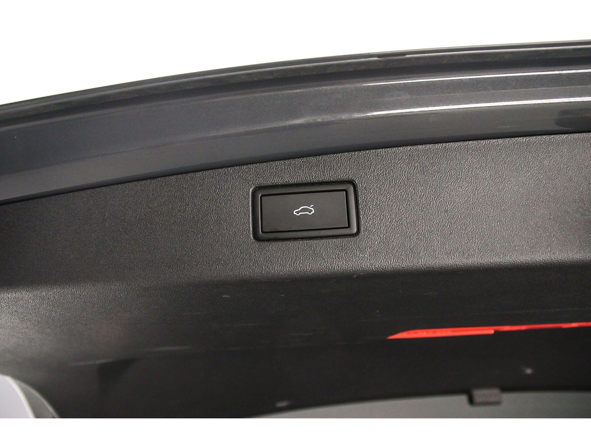 elektrisch bedienbare achterklep met sensorsturing