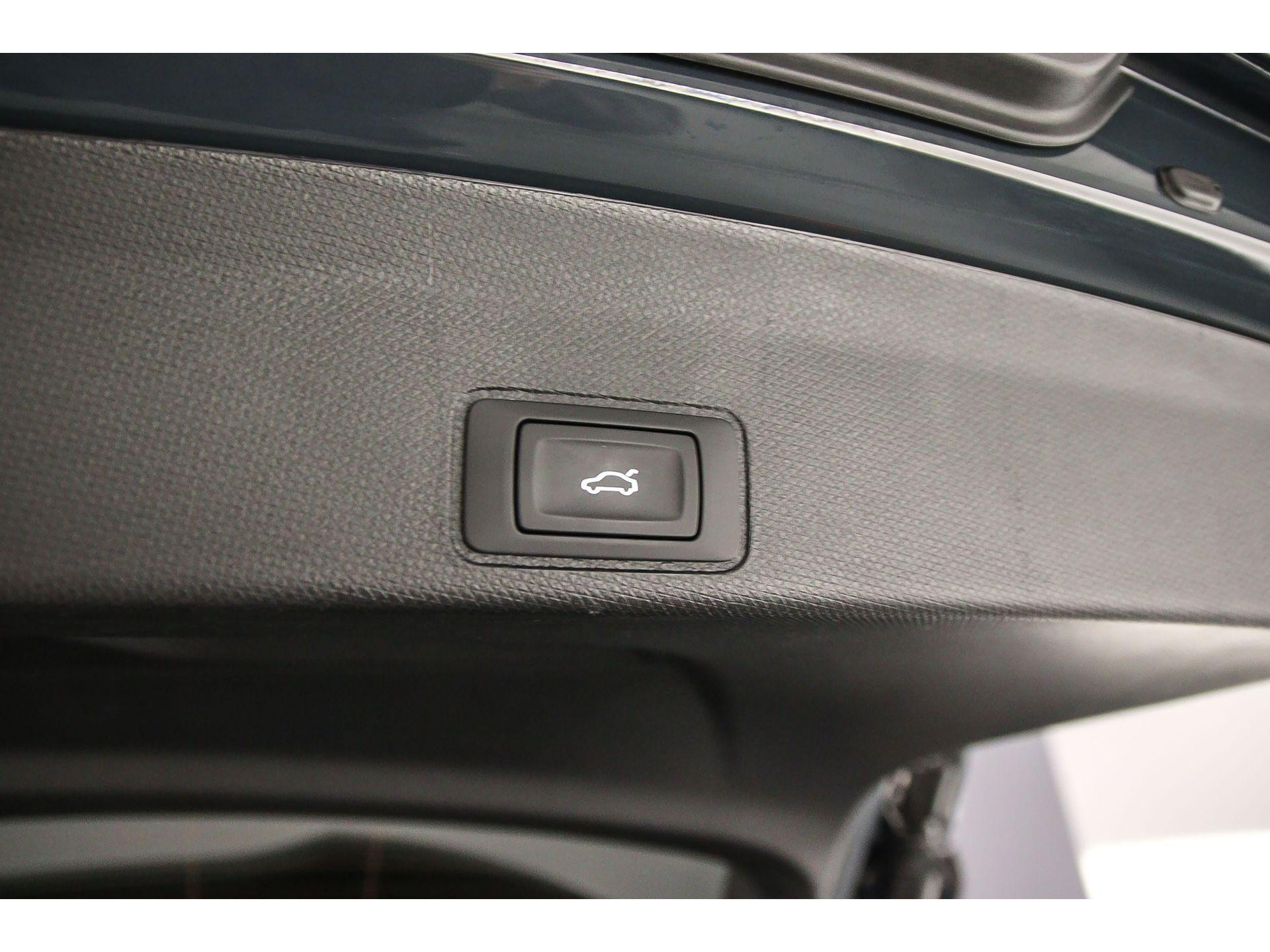 elektrisch bedienbare achterklep met sensorsturing