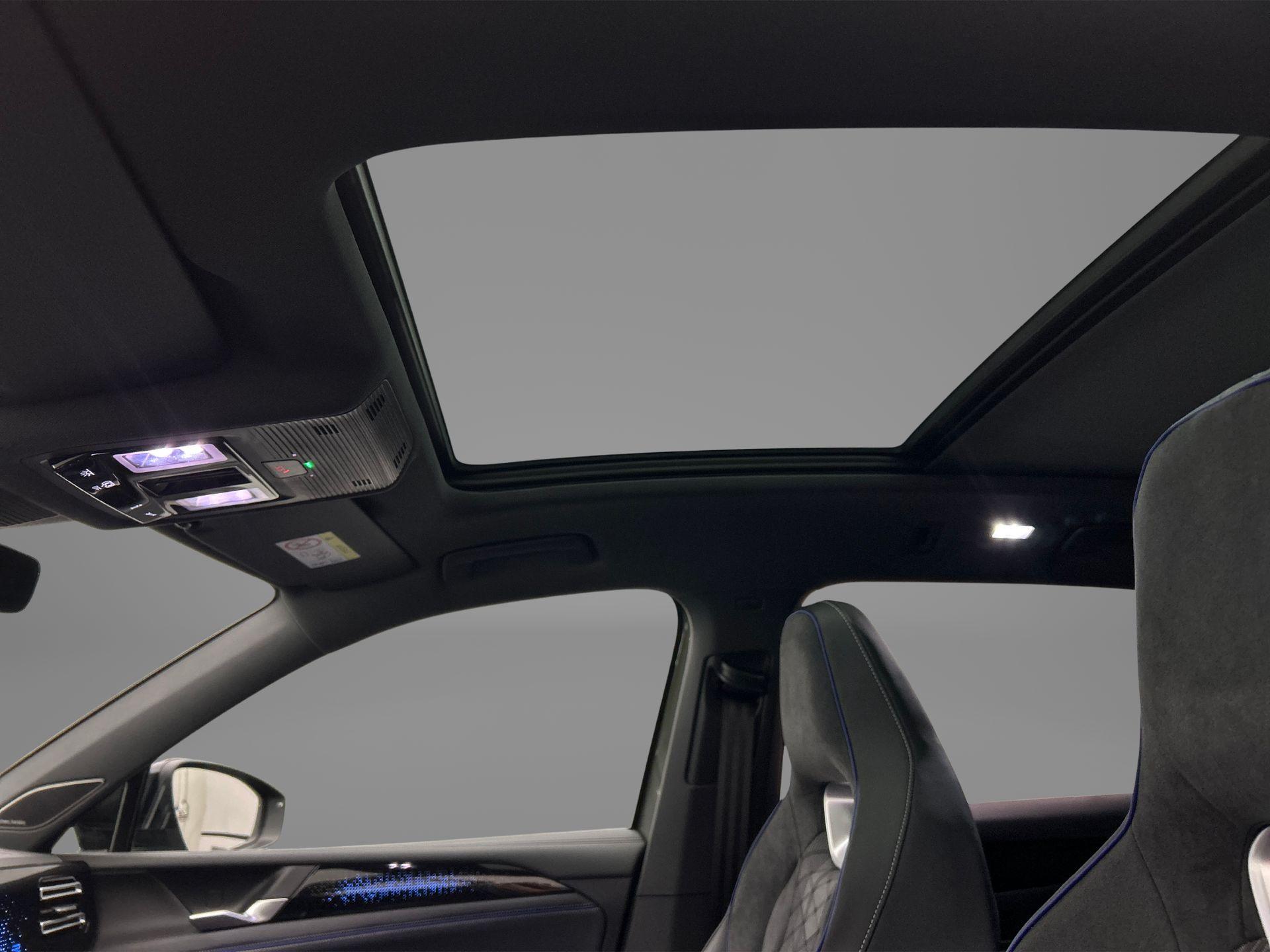 Panoramisch schuif-, kanteldak, elektrisch bedienbaar