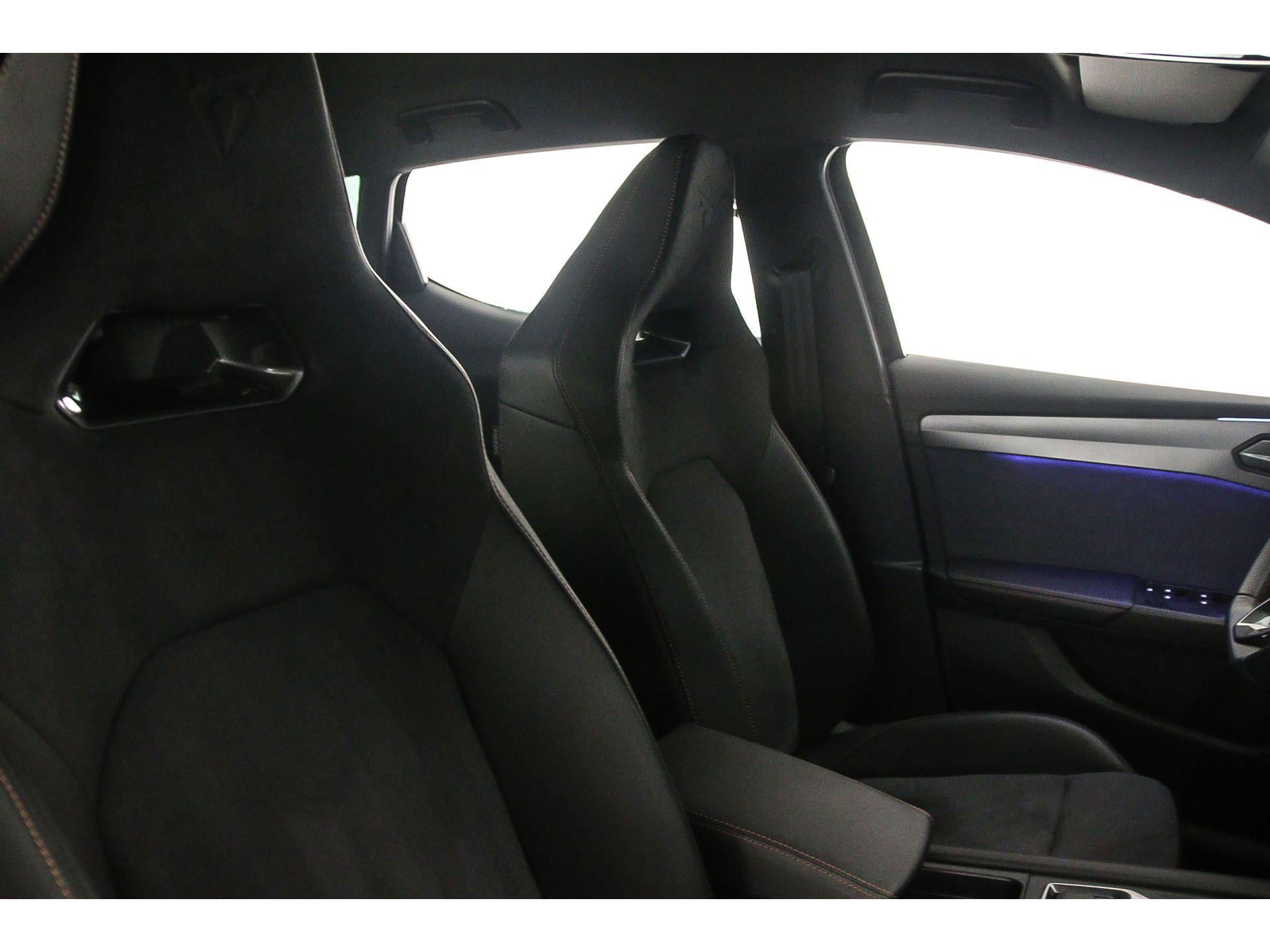 Stoelbekleding Dinamica Black soul, koperen stiksels