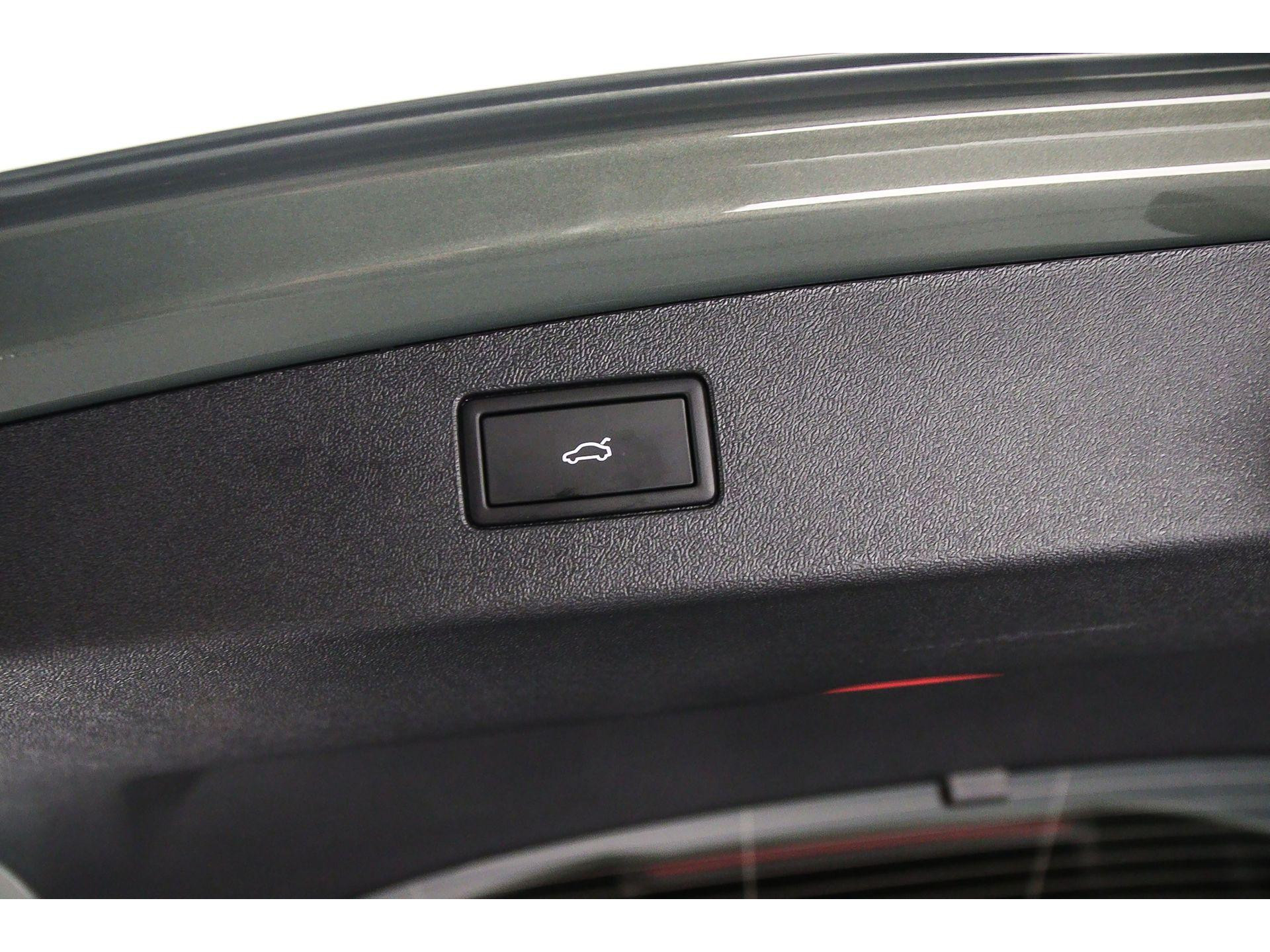 elektrisch bedienbare achterklep met sensorsturing