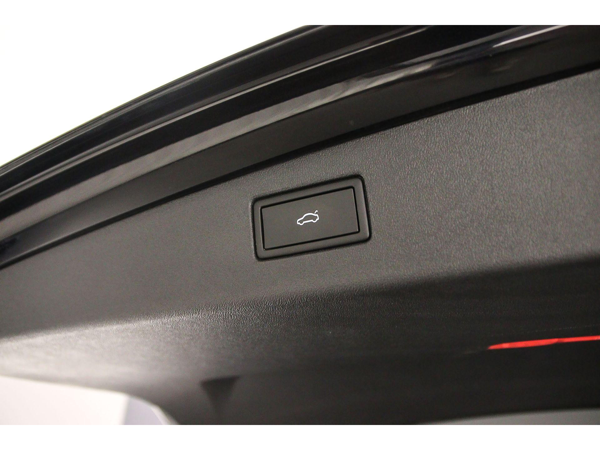 elektrisch bedienbare achterklep met sensorsturing