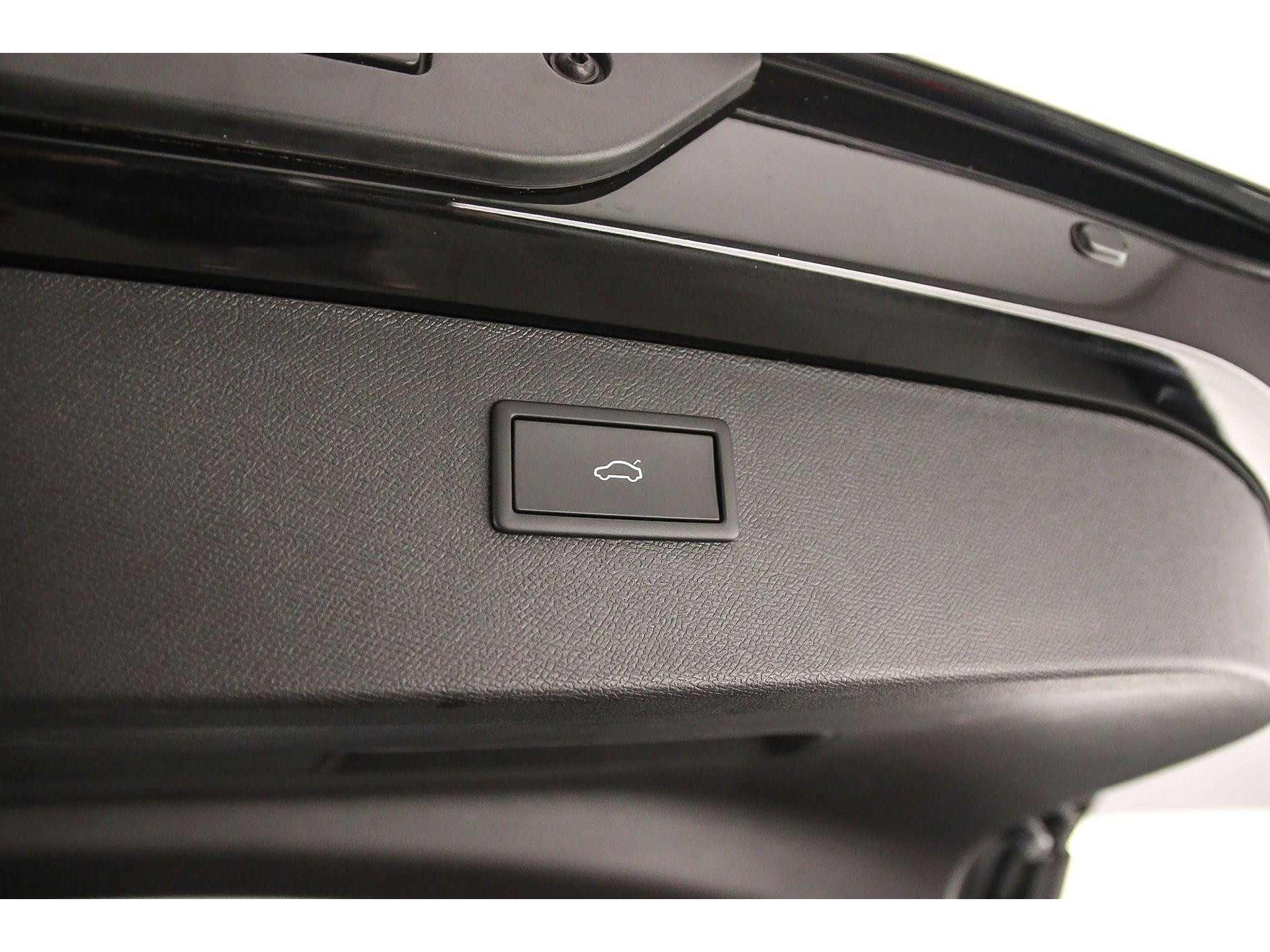 elektrisch bedienbare achterklep met sensorsturing