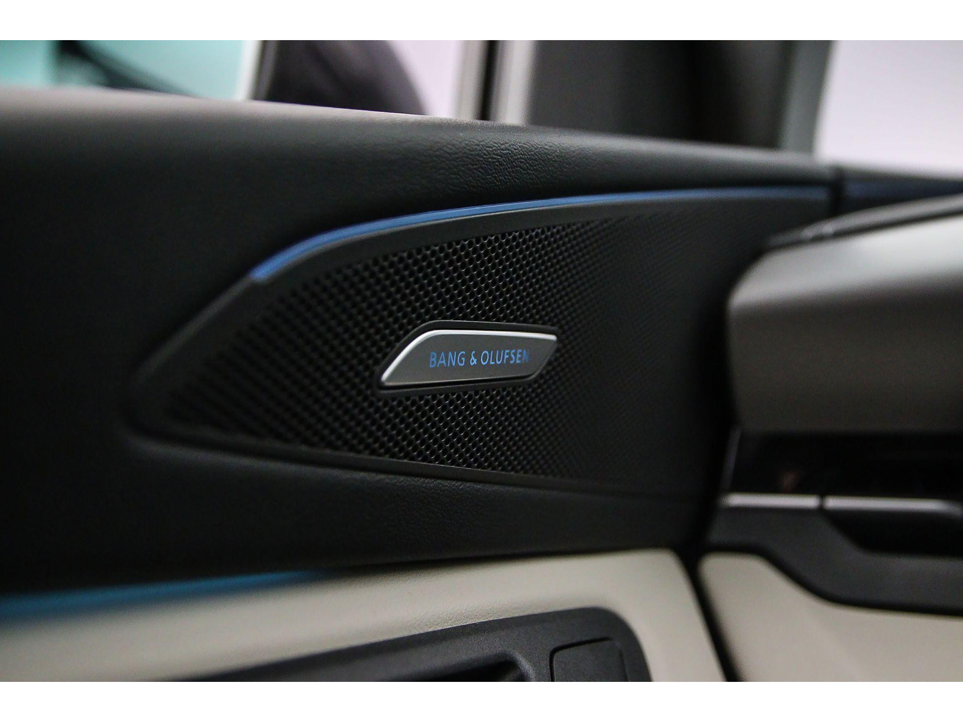 Bang &amp; Olufsen luidsprekers in de hoofsteunen vóór